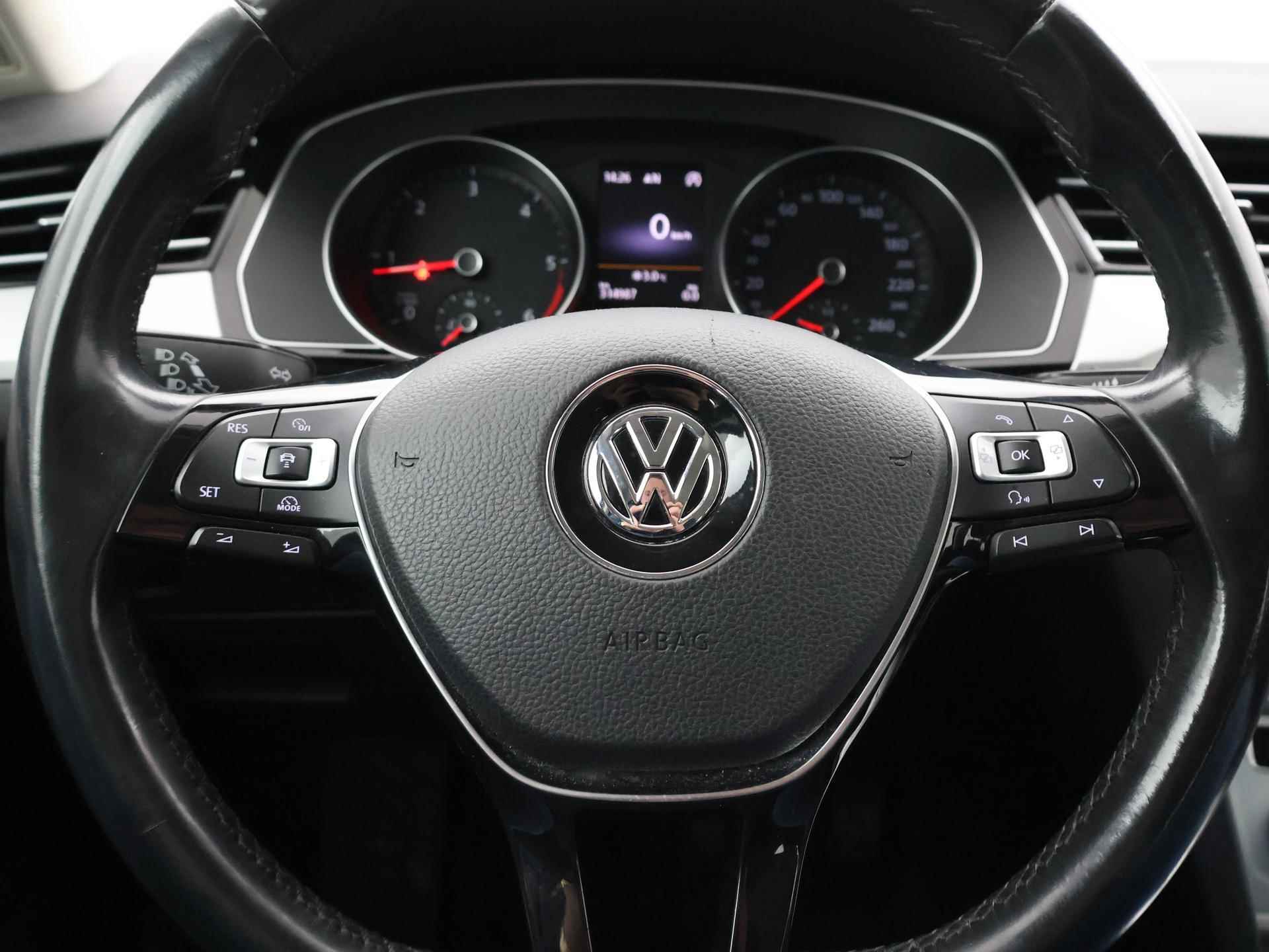 Volkswagen Passat Variant 1.6 TDI + ADAPTIVE CRUISE / CAMERA / TREKHAAK / NAVIGATIE - 24/52