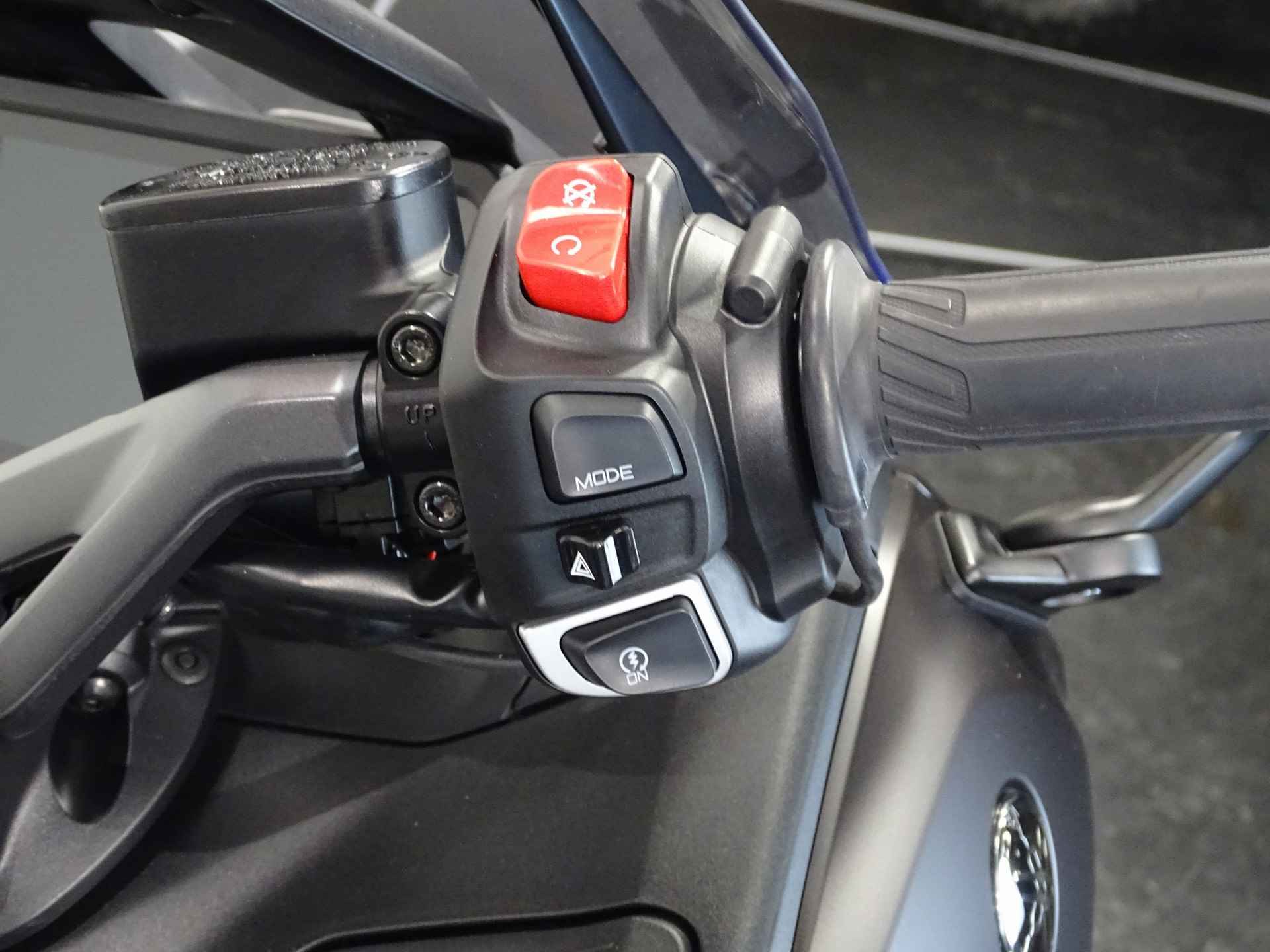 Yamaha T-MAX TECH MAX - 8/12