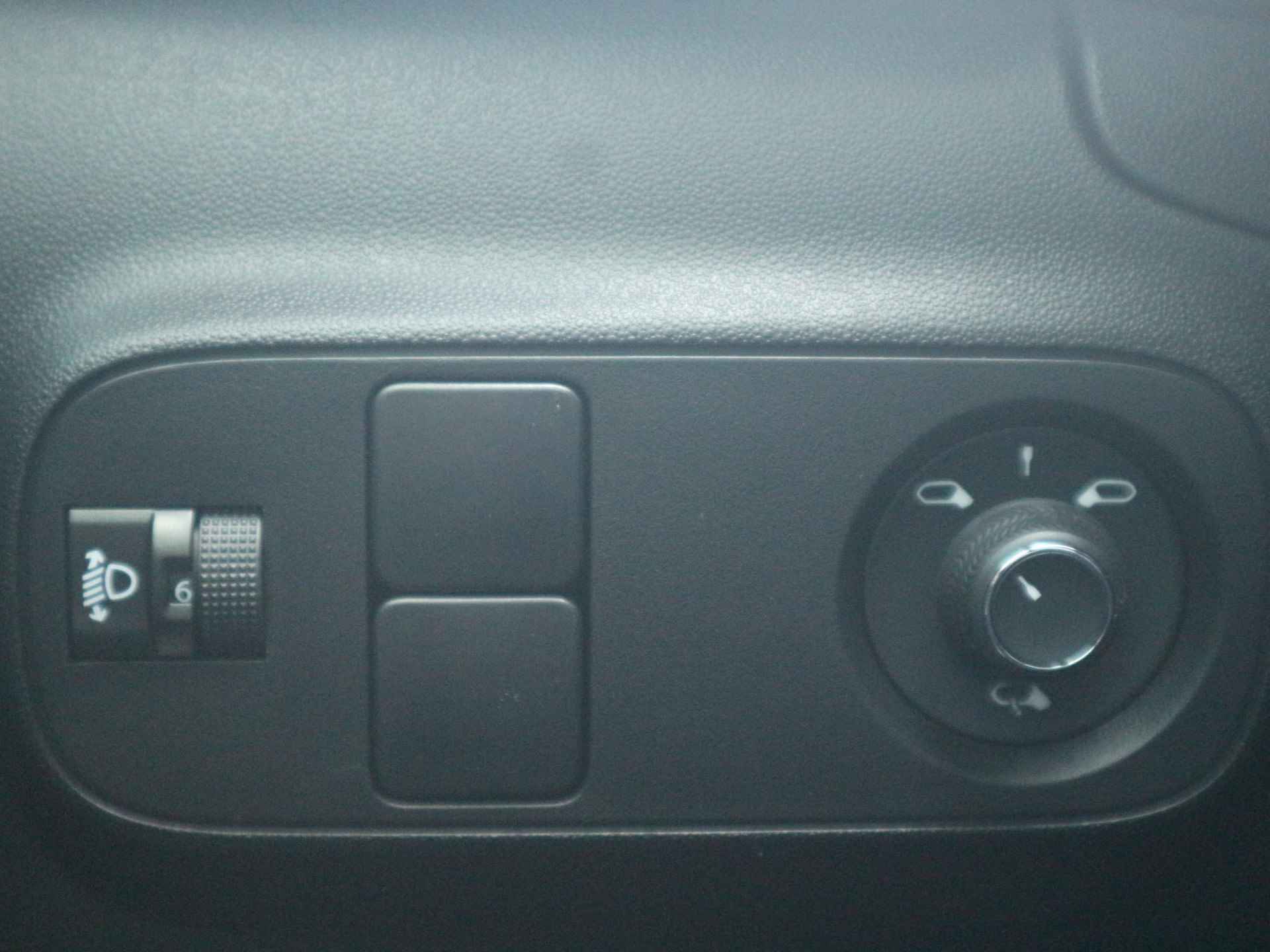 Citroen C3 Feel Edition 1.2 82 pk / Camera / Navigatie / Comfortstoelen / Apple CarPlay - 14/34