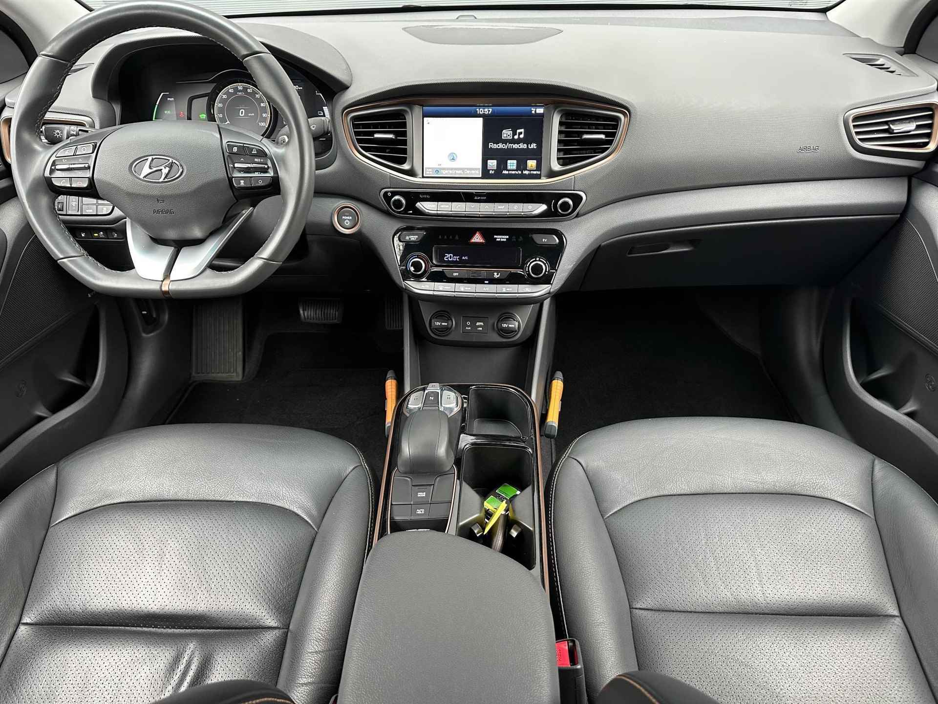 Hyundai IONIQ Premium EV Automaat / €2000,- SUBSIDIE MOGELIJK / Climate Control / Navigatie / Cruise Control Adaptief /  Apple Carplay & Android Auto / - 2/28