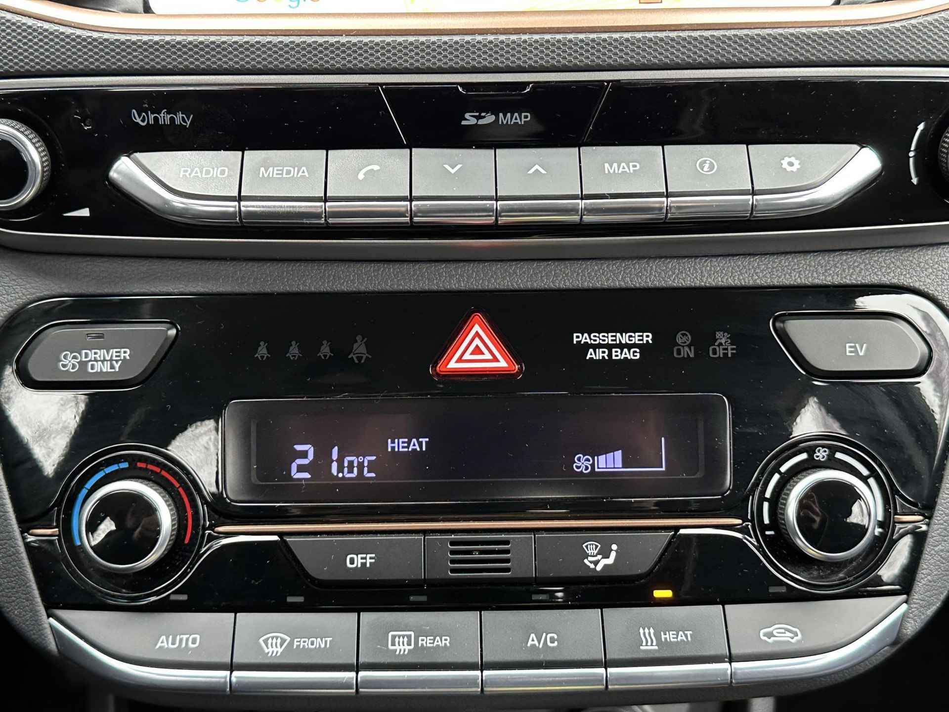 Hyundai IONIQ Premium EV Automaat / €2000,- SUBSIDIE MOGELIJK / Climate Control / Navigatie / Cruise Control Adaptief /  Apple Carplay & Android Auto / - 12/28