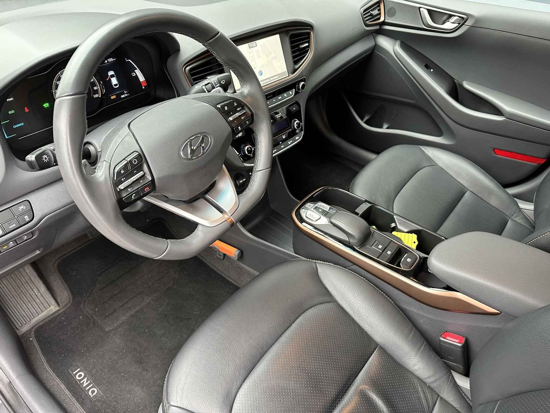 Hyundai IONIQ Premium EV Automaat / €2000,- SUBSIDIE MOGELIJK / Climate Control / Navigatie / Cruise Control Adaptief /  Apple Carplay & Android Auto / - 21/28