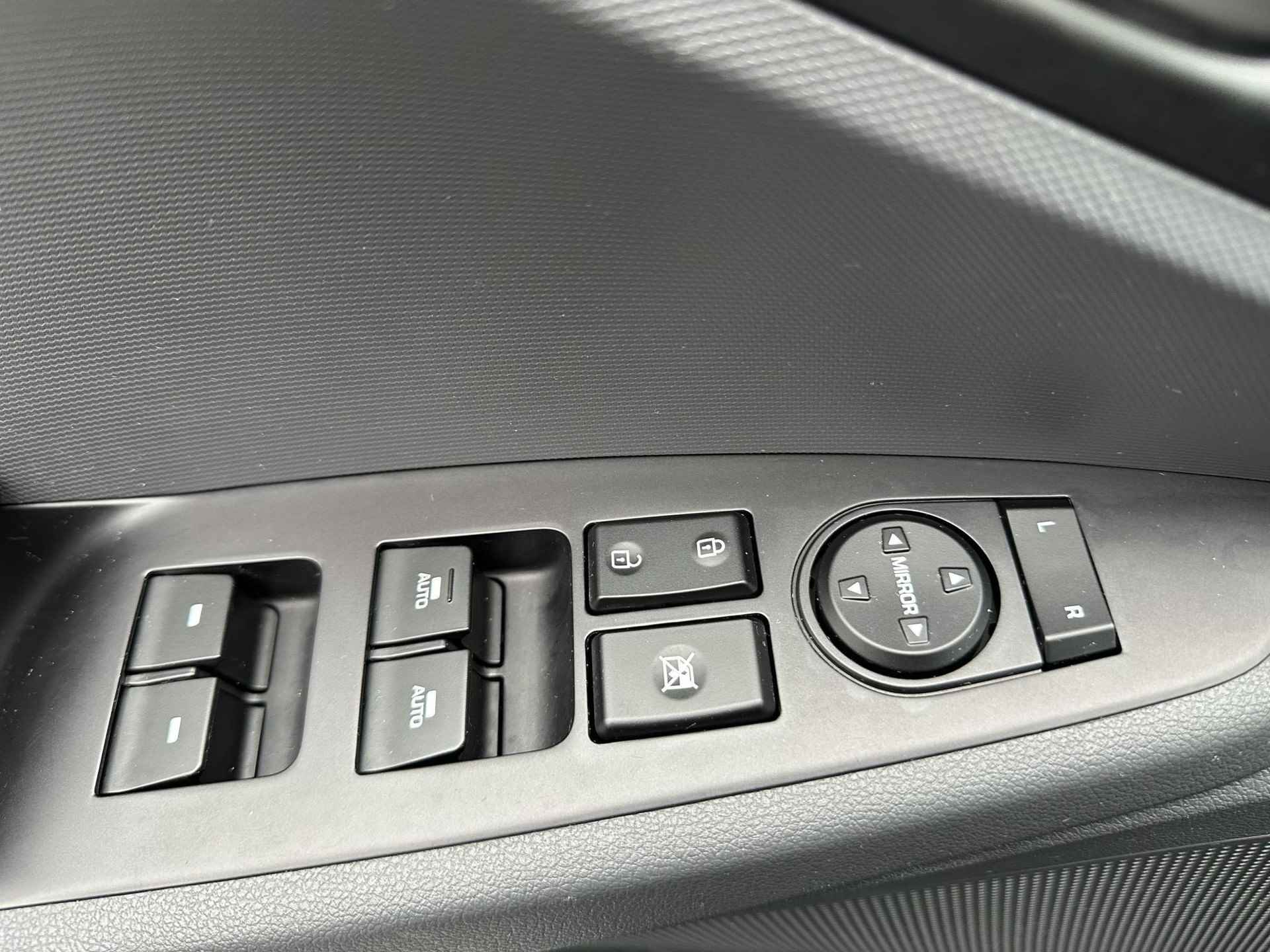 Hyundai IONIQ Premium EV Automaat / €2000,- SUBSIDIE MOGELIJK / Climate Control / Navigatie / Cruise Control Adaptief /  Apple Carplay & Android Auto / - 22/28