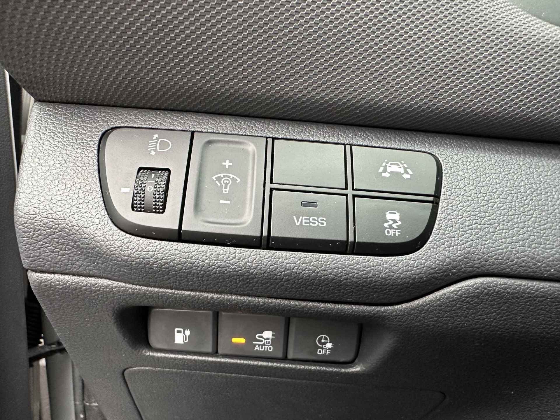 Hyundai IONIQ Premium EV Automaat / €2000,- SUBSIDIE MOGELIJK / Climate Control / Navigatie / Cruise Control Adaptief /  Apple Carplay & Android Auto / - 23/28