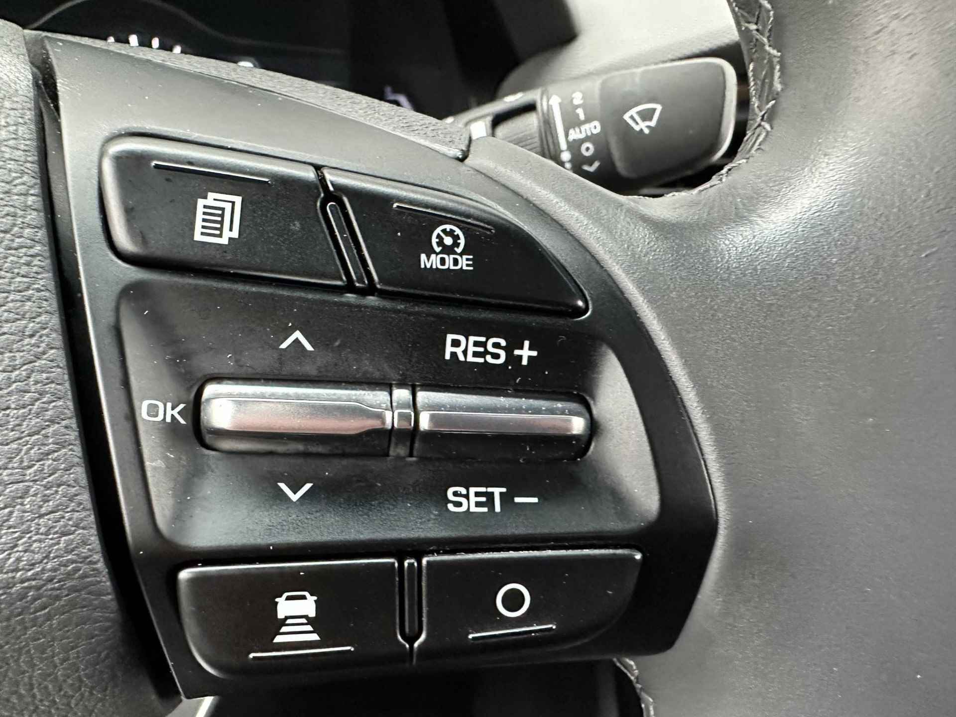 Hyundai IONIQ Premium EV Automaat / €2000,- SUBSIDIE MOGELIJK / Climate Control / Navigatie / Cruise Control Adaptief /  Apple Carplay & Android Auto / - 25/28