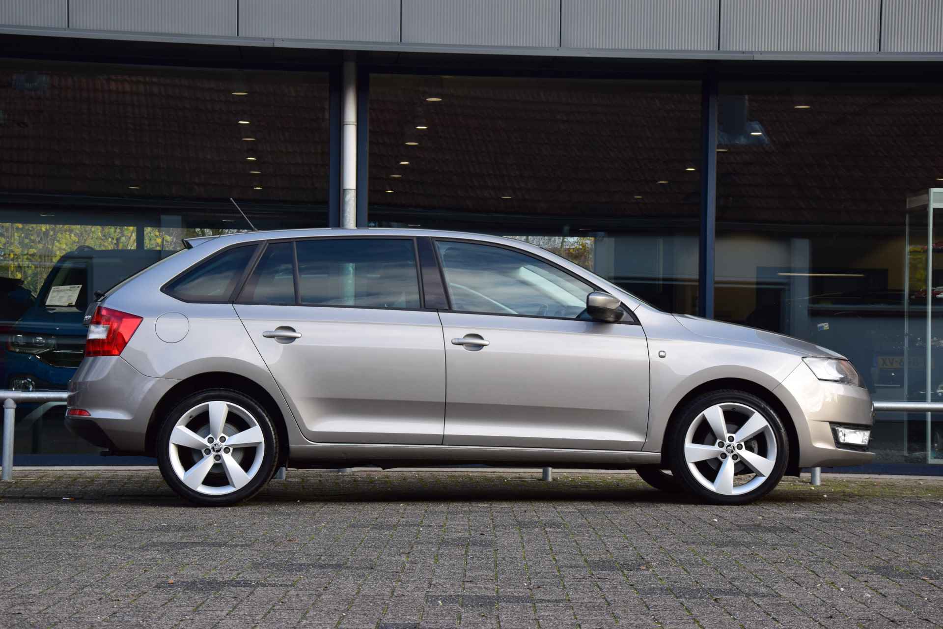 Škoda Rapid Spaceback 1.2 TSI 86PK Greentech Elegance Businessline Pro | NL Auto | BOVAG Garantie | Navigatie | Parkeersensoren Achter | Cruise & Climate Control |17" Velgen | Bluetooth | Stoelverwarming | - 5/38