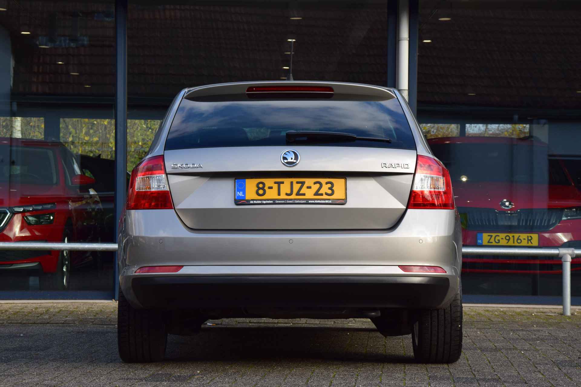 Škoda Rapid Spaceback 1.2 TSI 86PK Greentech Elegance Businessline Pro | NL Auto | BOVAG Garantie | Navigatie | Parkeersensoren Achter | Cruise & Climate Control |17" Velgen | Bluetooth | Stoelverwarming | - 12/38