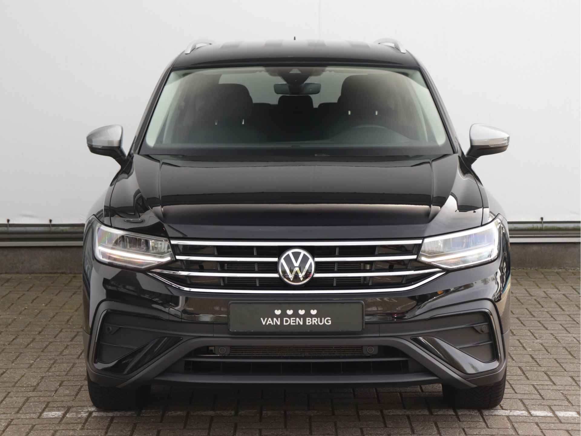 Volkswagen Tiguan Allspace 1.5 TSI Life 7p. 150pk Automaat | Navigatie | Stoel- en Stuurverwarming | 18" Velgen | Parkeersensoren | - 4/44