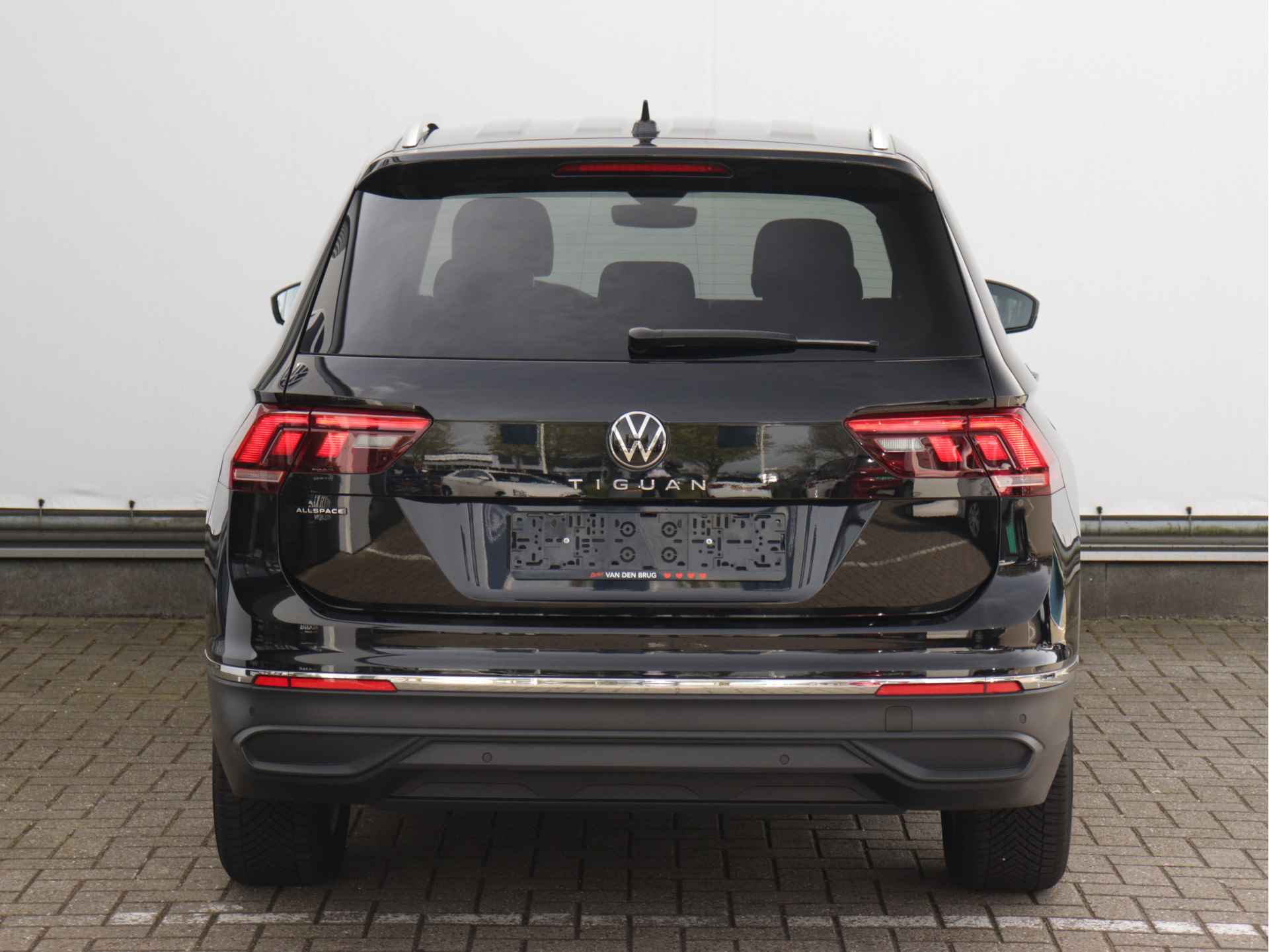 Volkswagen Tiguan Allspace 1.5 TSI Life 7p. 150pk Automaat | Navigatie | Stoel- en Stuurverwarming | 18" Velgen | Parkeersensoren | - 6/44