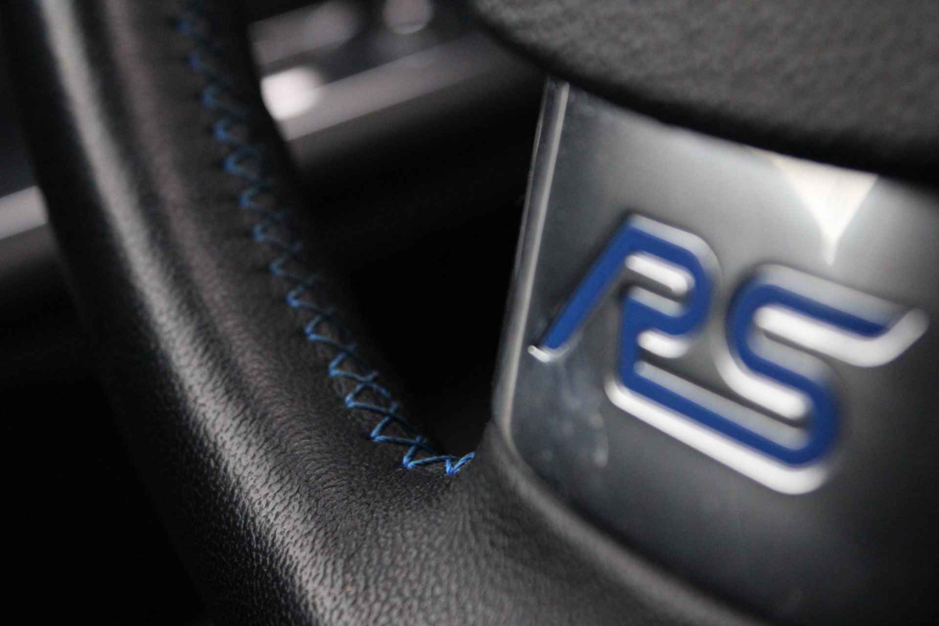Ford Focus 2.5 RS 305 PK | Recaro Leder/alcantara | PDC achter | Xenon | 20'' LMV |  Keyless start | - 45/65