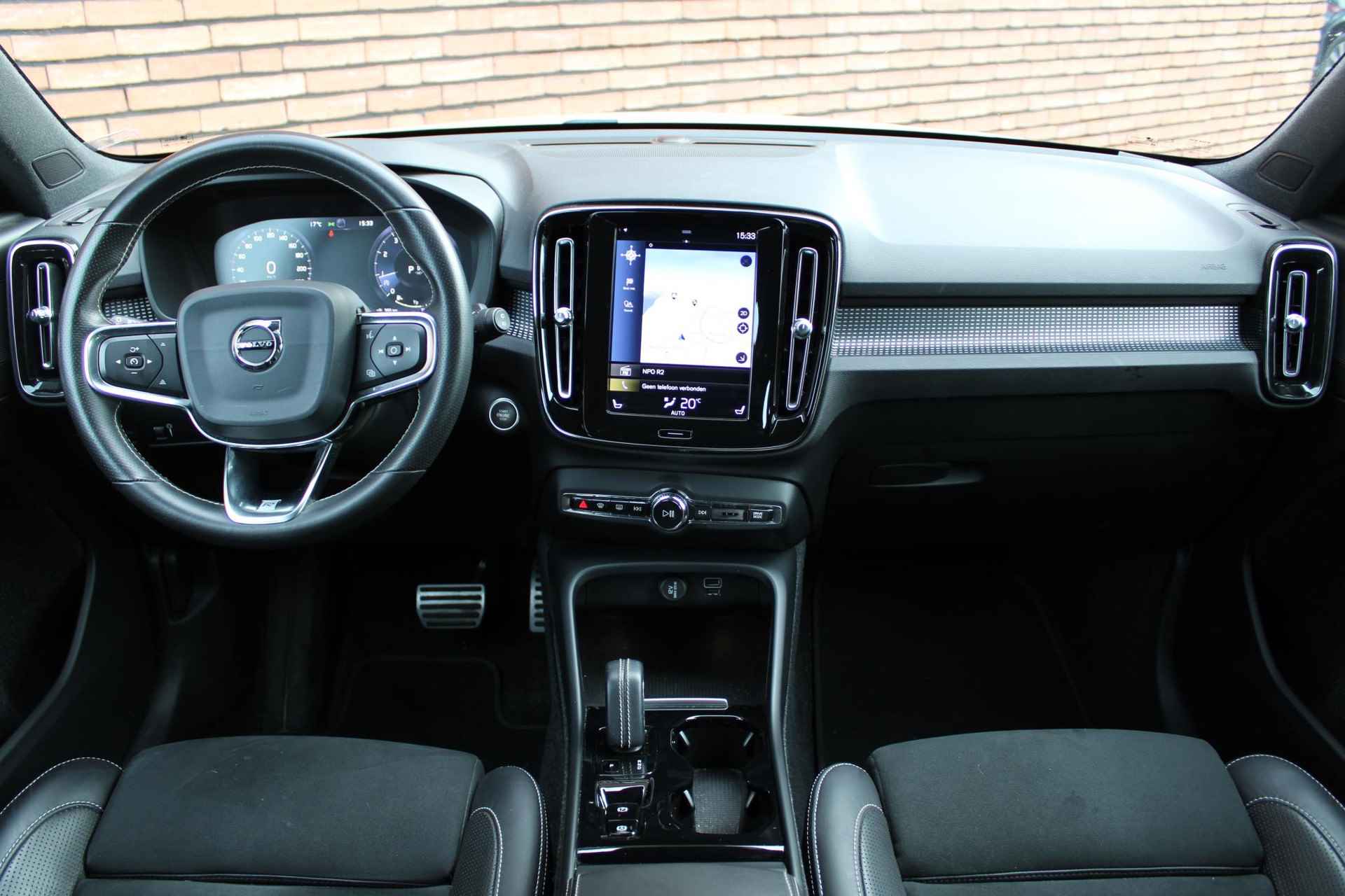 Volvo XC40 T4 R-Design Verwarmbare Voorstoelen, Parkeersensoren, Apple Carplay/Android Auto, Achteruitrijcamera, High Performance Audio, Navigatiesysteem, Cruise Control, LED Koplampen, R-Design Exterieur, Elektrische Achterklep - 5/24