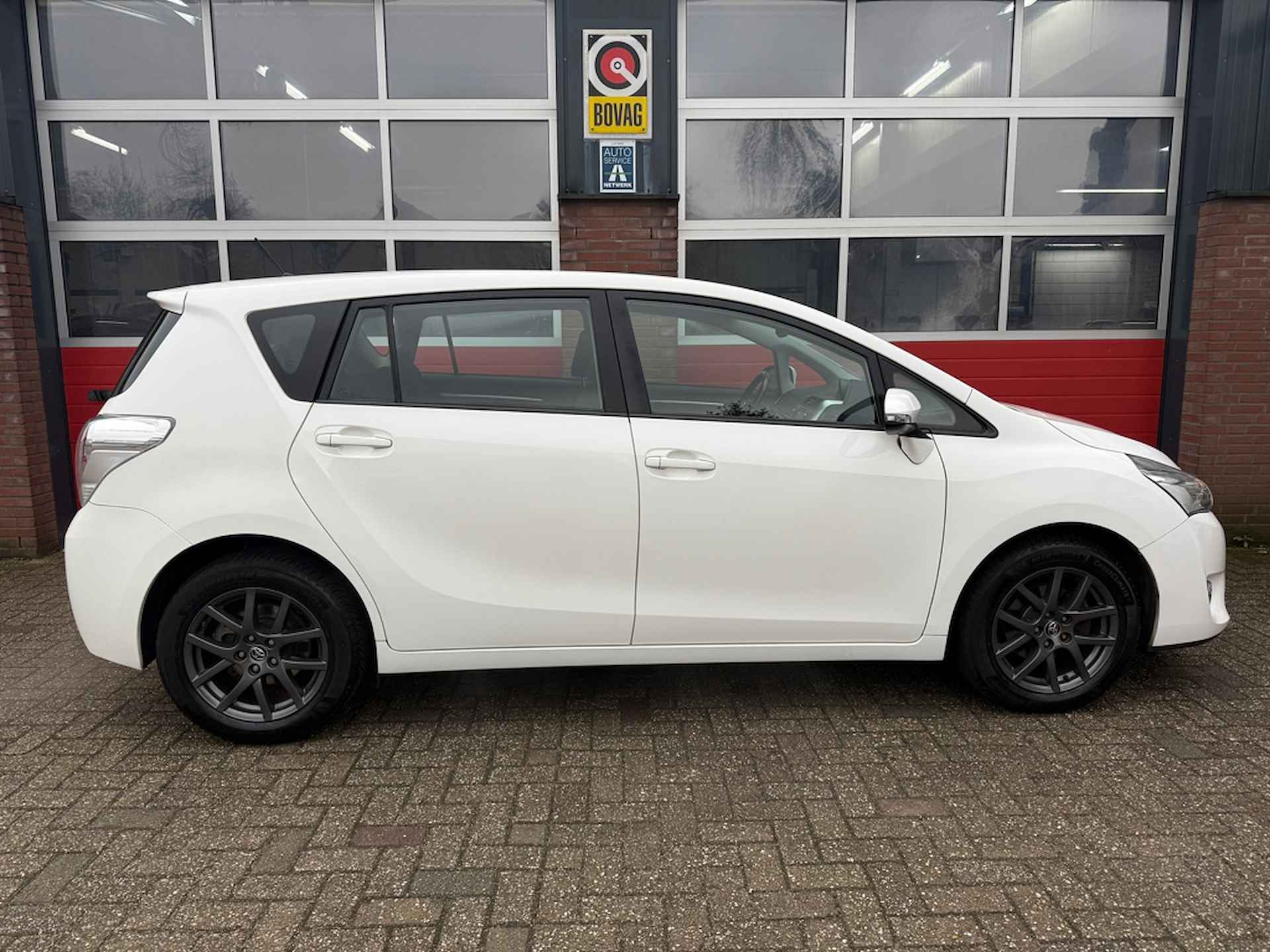 Toyota Verso 1.6 VVT-i Aspiration, Trekhaak, NAVI, Cruise control, All season banden, 17 inck LM velgen - 6/16