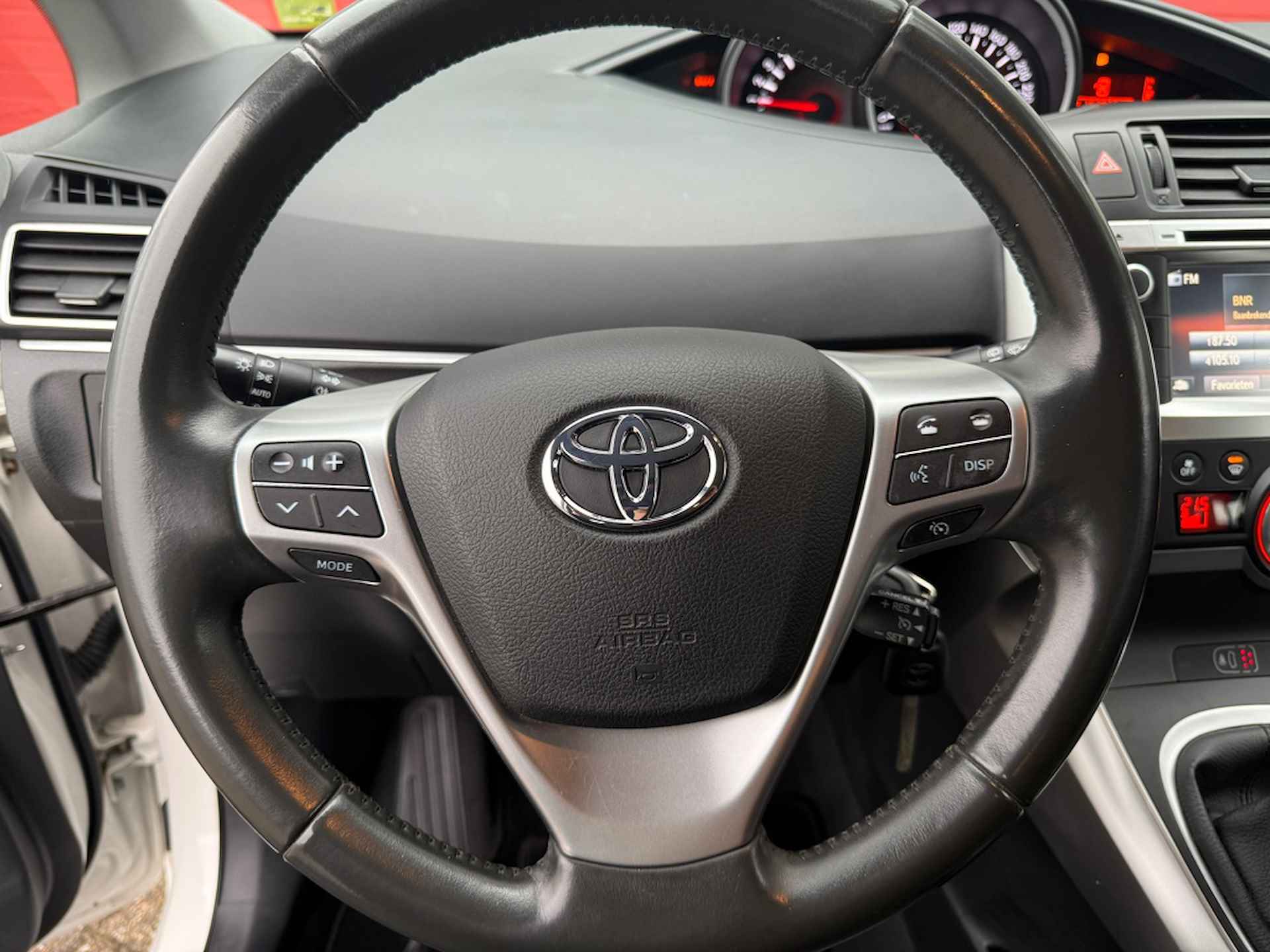 Toyota Verso 1.6 VVT-i Aspiration, Trekhaak, NAVI, Cruise control, All season banden, 17 inck LM velgen - 13/16