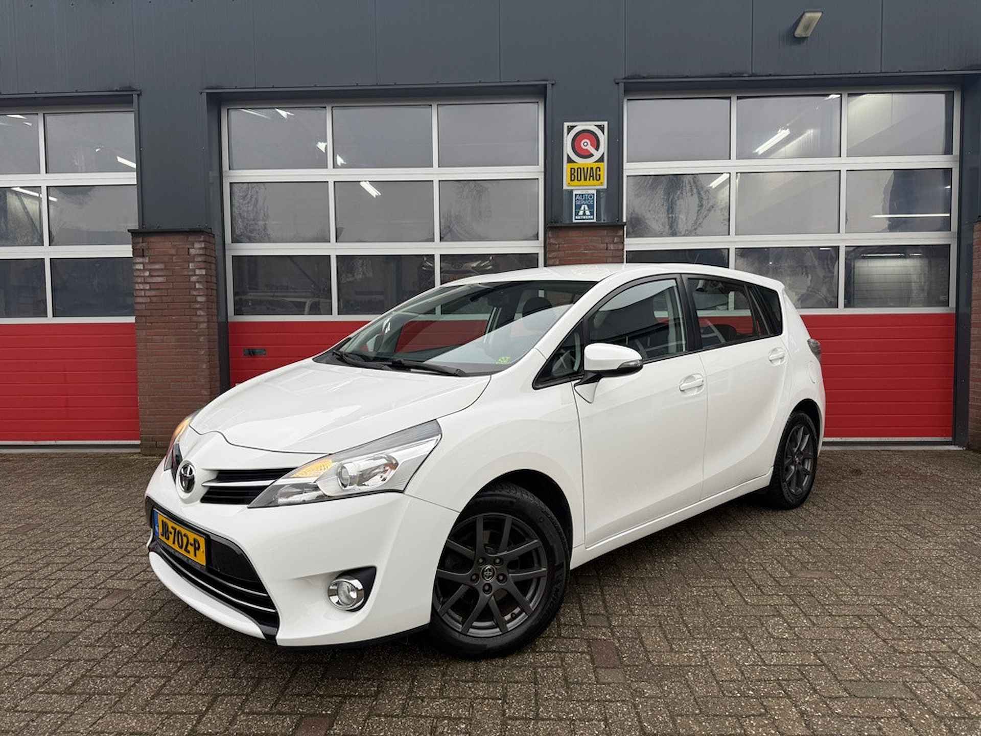 Toyota Verso 1.6 VVT-i Aspiration, Trekhaak, NAVI, Cruise control, All season banden, 17 inck LM velgen - 3/16