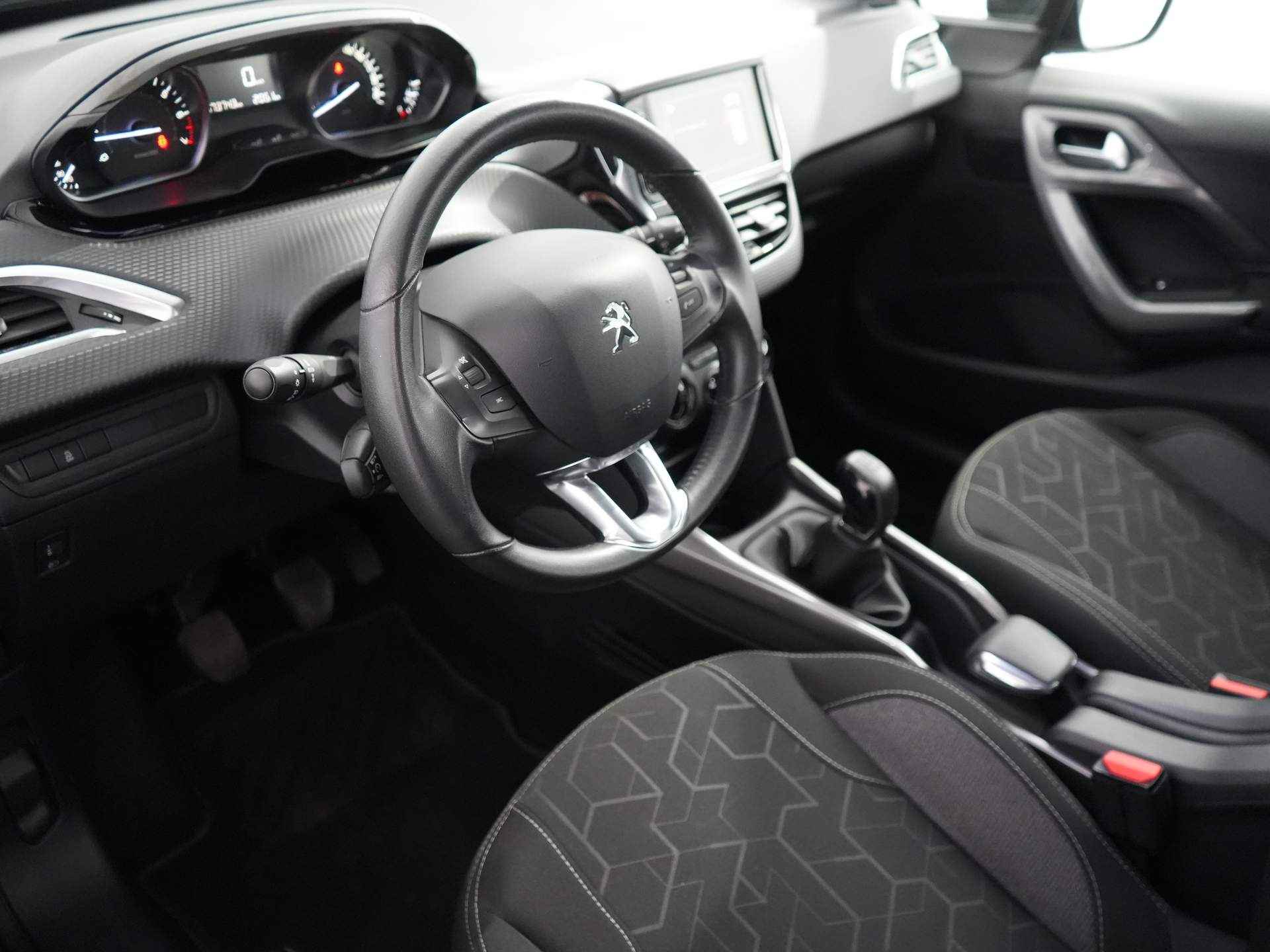 Peugeot 2008 SUV 1.2 VTI | Navigatie | Trekhaak | Lage km stand - 8/26