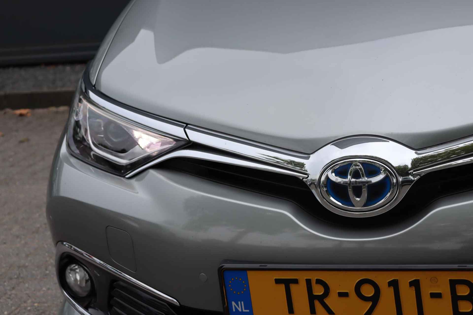 Toyota Auris Touring Sports 1.8 Hybrid Executive Stoelverwarming Parkeersensoren Navigatie - 31/36