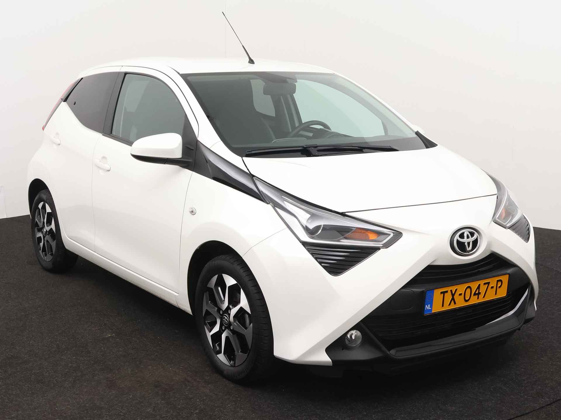 Toyota Aygo 1.0 VVT-i X-Joy | NL-Auto | Fabr Garantie t/m 11-2028 mogelijk! - 29/42