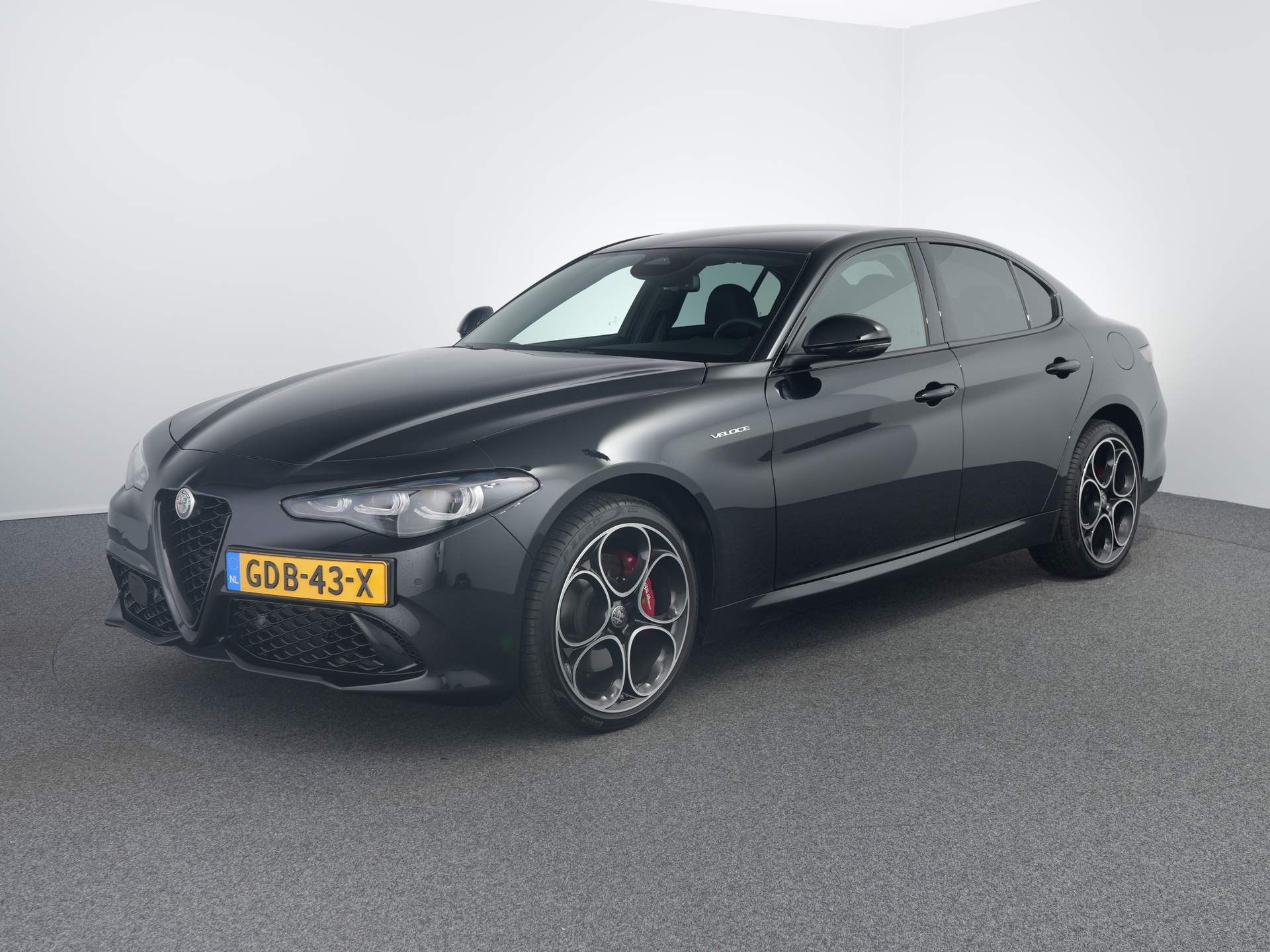 Alfa Romeo Giulia 2.0 T GME AWD Veloce | Adaptieve Cruise | Actief onderstel Leder | Elek. stoelen incl. geheugen | Navi | Clima |