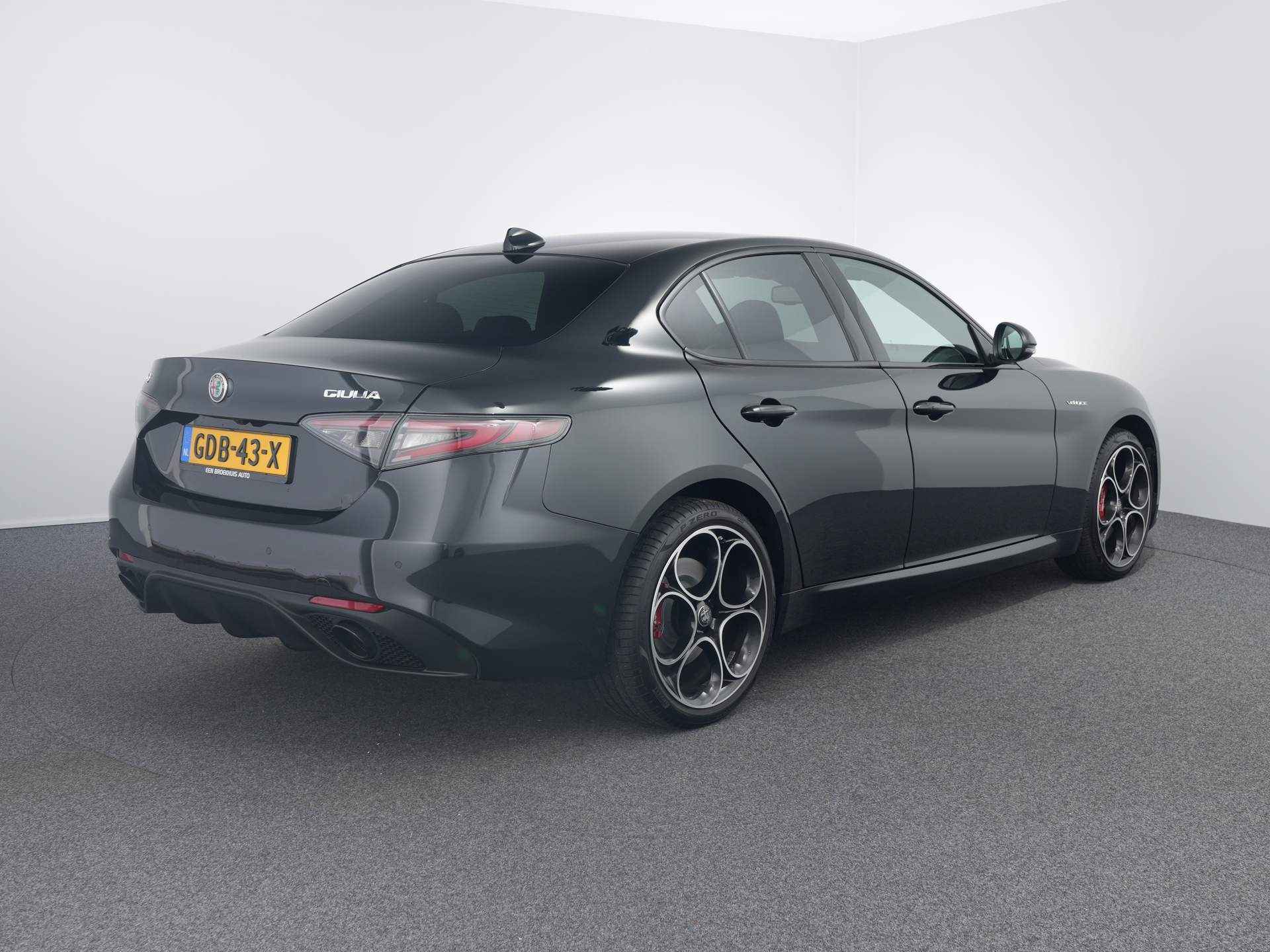 Alfa Romeo Giulia 2.0 T GME AWD Veloce | Adaptieve Cruise | Actief onderstel Leder | Elek. stoelen incl. geheugen | Navi | Clima | - 3/33