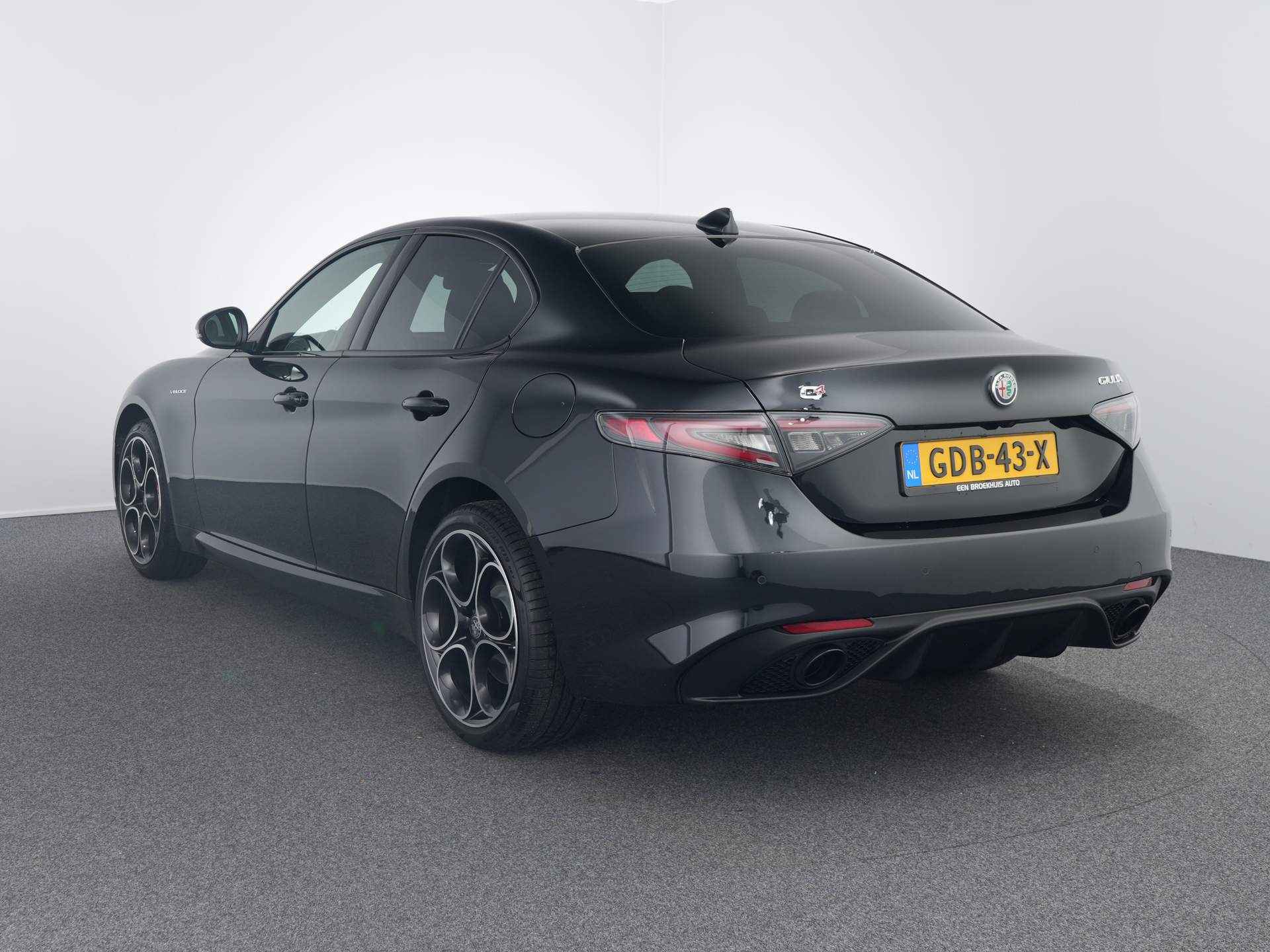 Alfa Romeo Giulia 2.0 T GME AWD Veloce | Adaptieve Cruise | Actief onderstel Leder | Elek. stoelen incl. geheugen | Navi | Clima | - 11/33