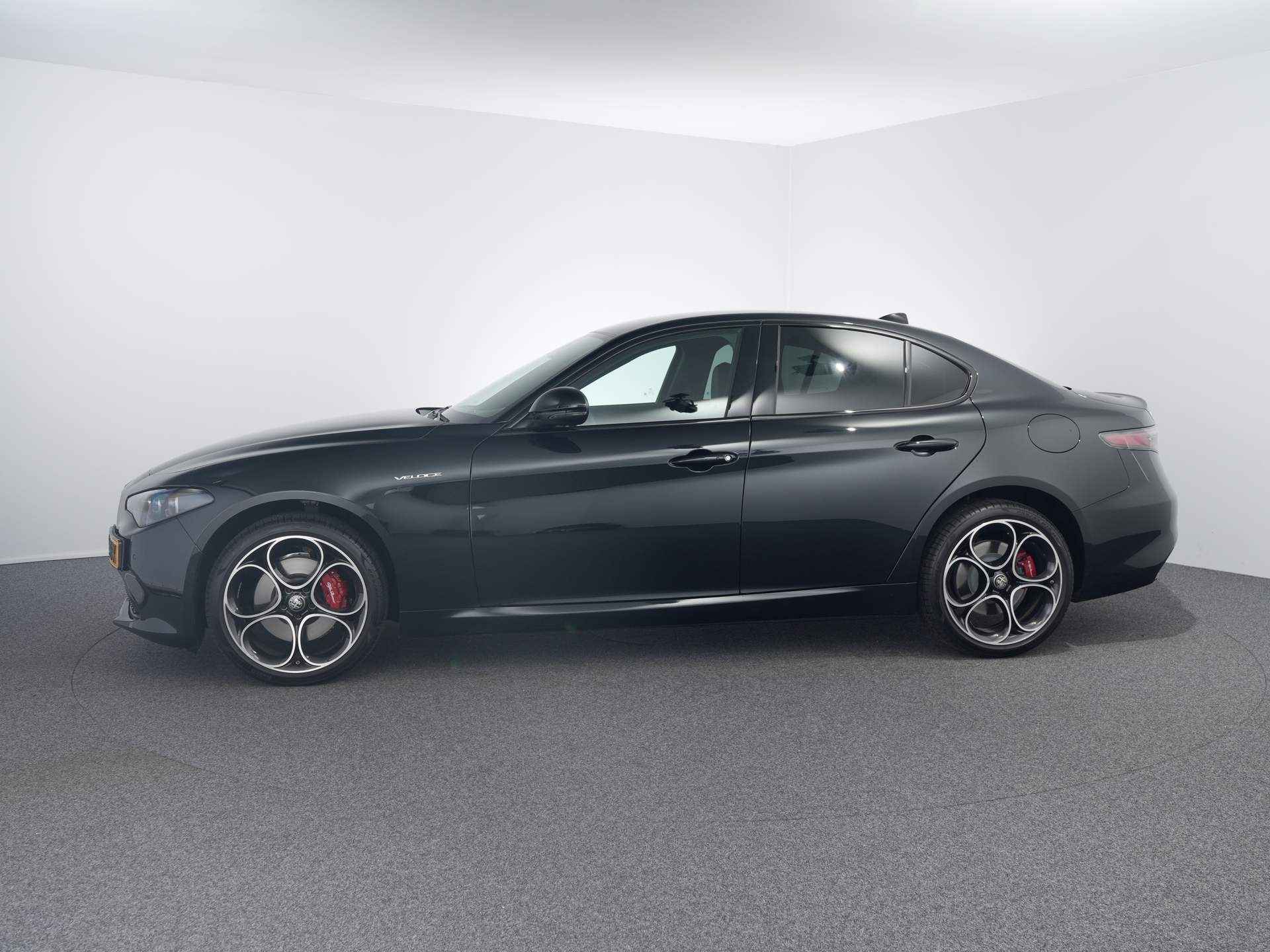 Alfa Romeo Giulia 2.0 T GME AWD Veloce | Adaptieve Cruise | Actief onderstel Leder | Elek. stoelen incl. geheugen | Navi | Clima | - 14/33