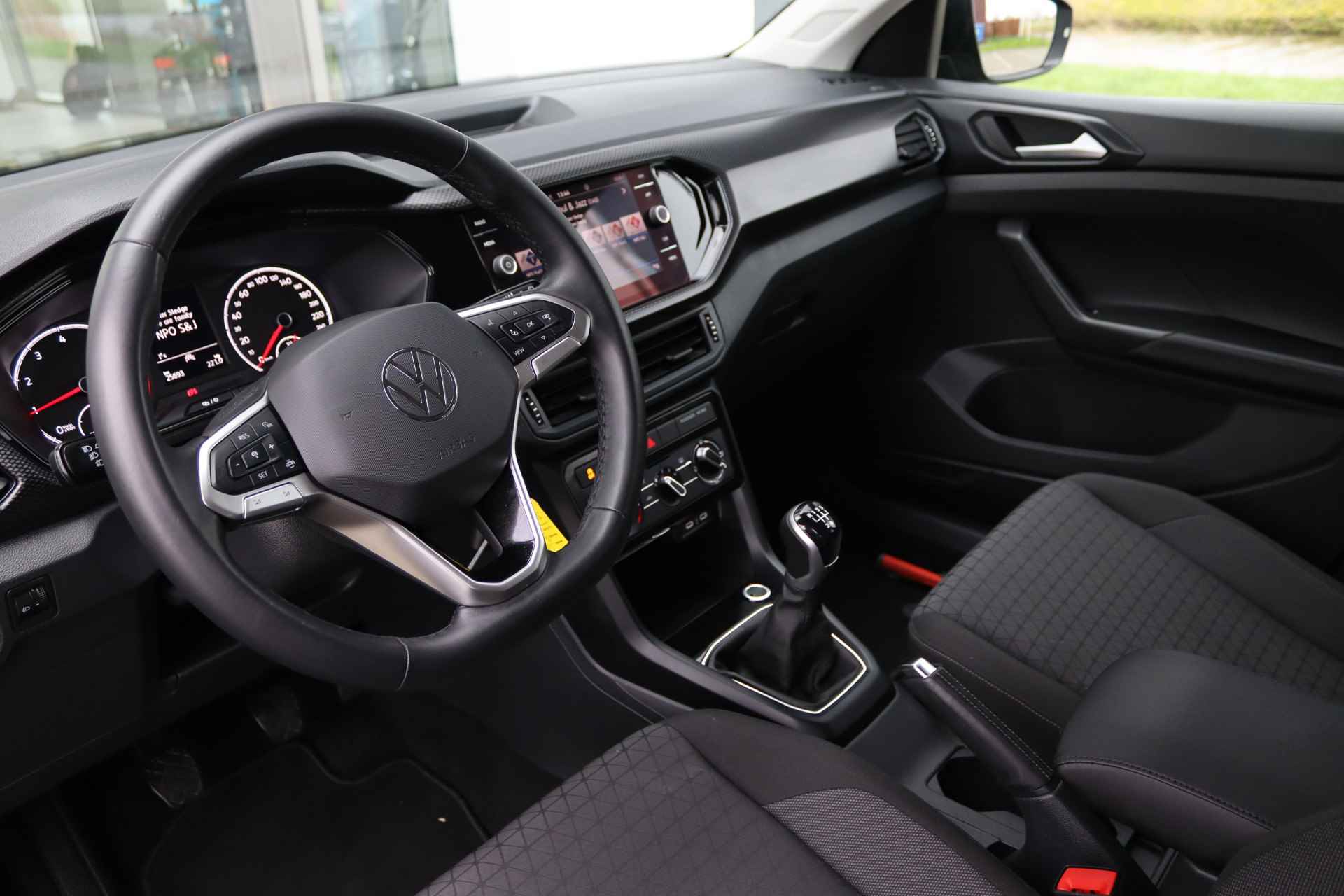 Volkswagen T-Cross 1.0 TSI 95pk Life | App-connect  | PDC voor & achter | 16" LM | Adaptive Cruise - 14/38