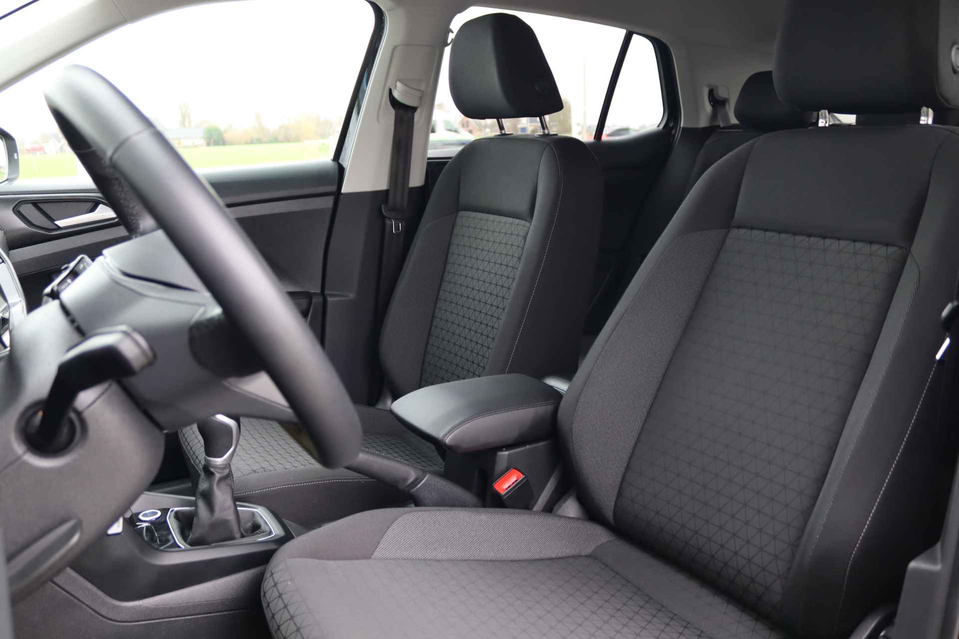 Volkswagen T-Cross 1.0 TSI 95pk Life | App-connect  | PDC voor & achter | 16" LM | Adaptive Cruise - 15/38