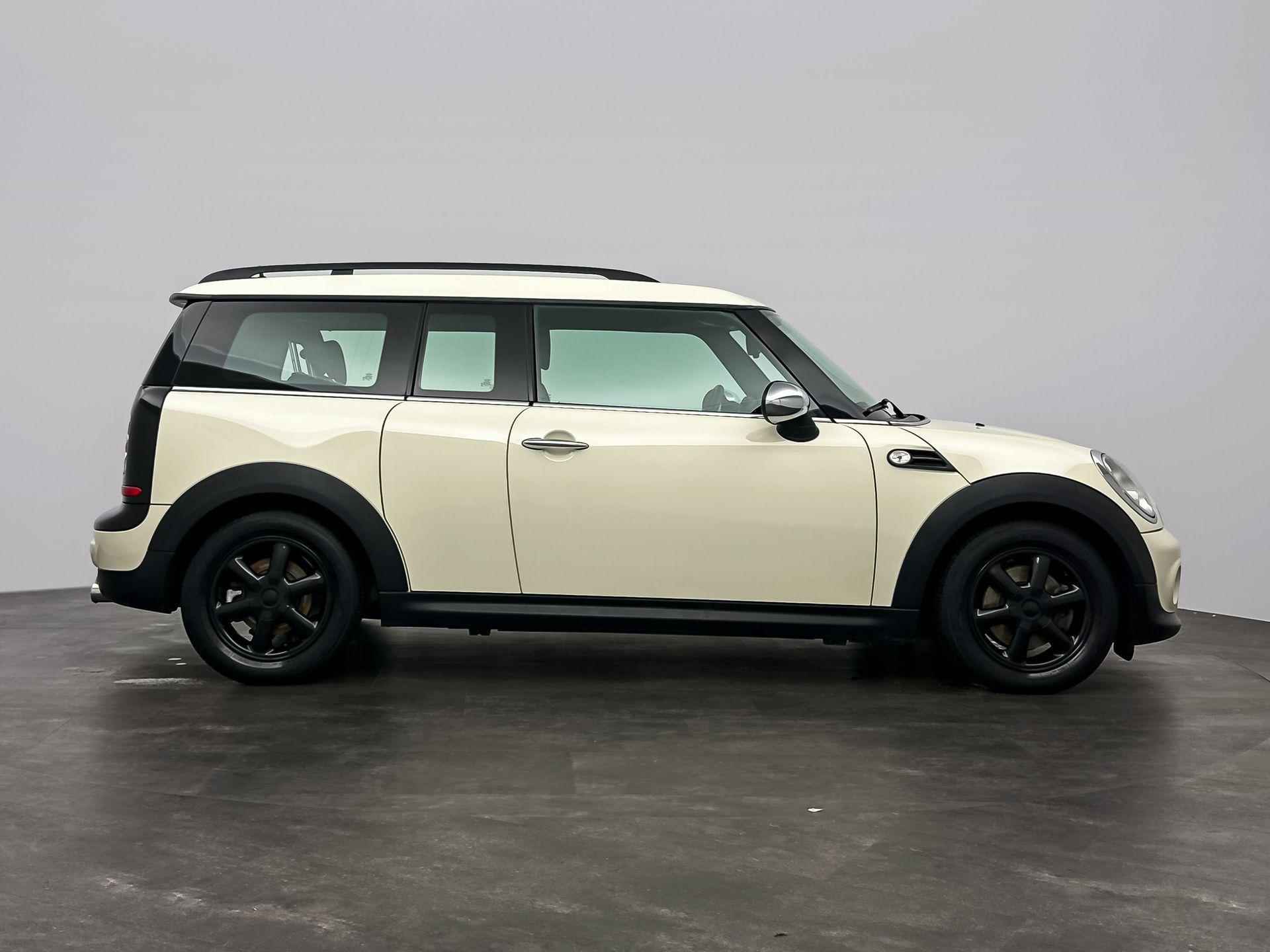 Mini Clubman 1.6 One Chili | Navigatie | Half-lederen bekleding | Climate Control | Bluetooth | Lichtmetalen Velgen | - 7/24