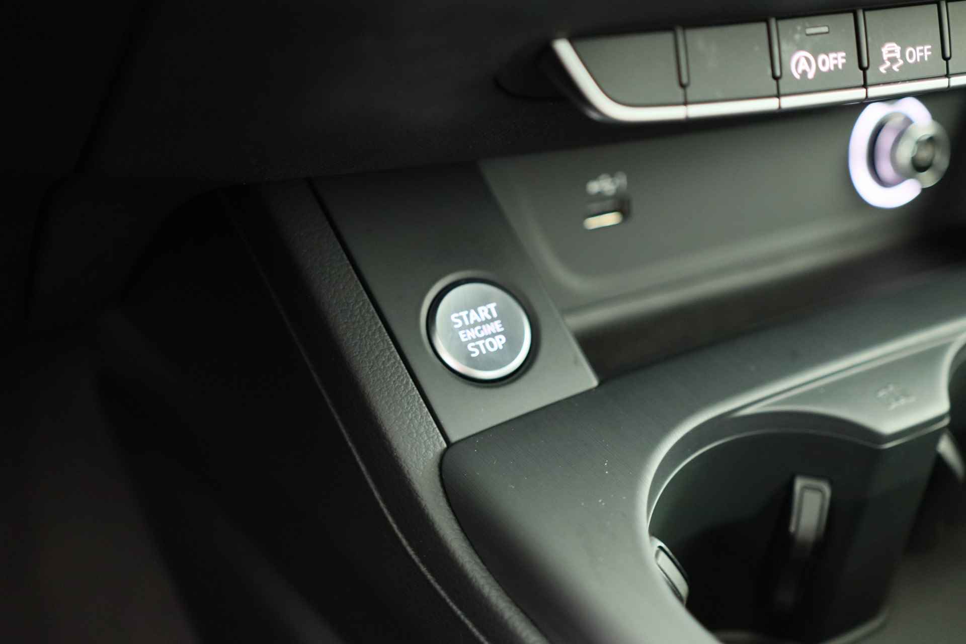 Audi A4 Limousine 35 TFSI Design Pro Line | Leder | Navi | Stoelverwarming | ECC | Keyless | Cruise | LED | 18'' Lichtmetalen Velgen - 21/52