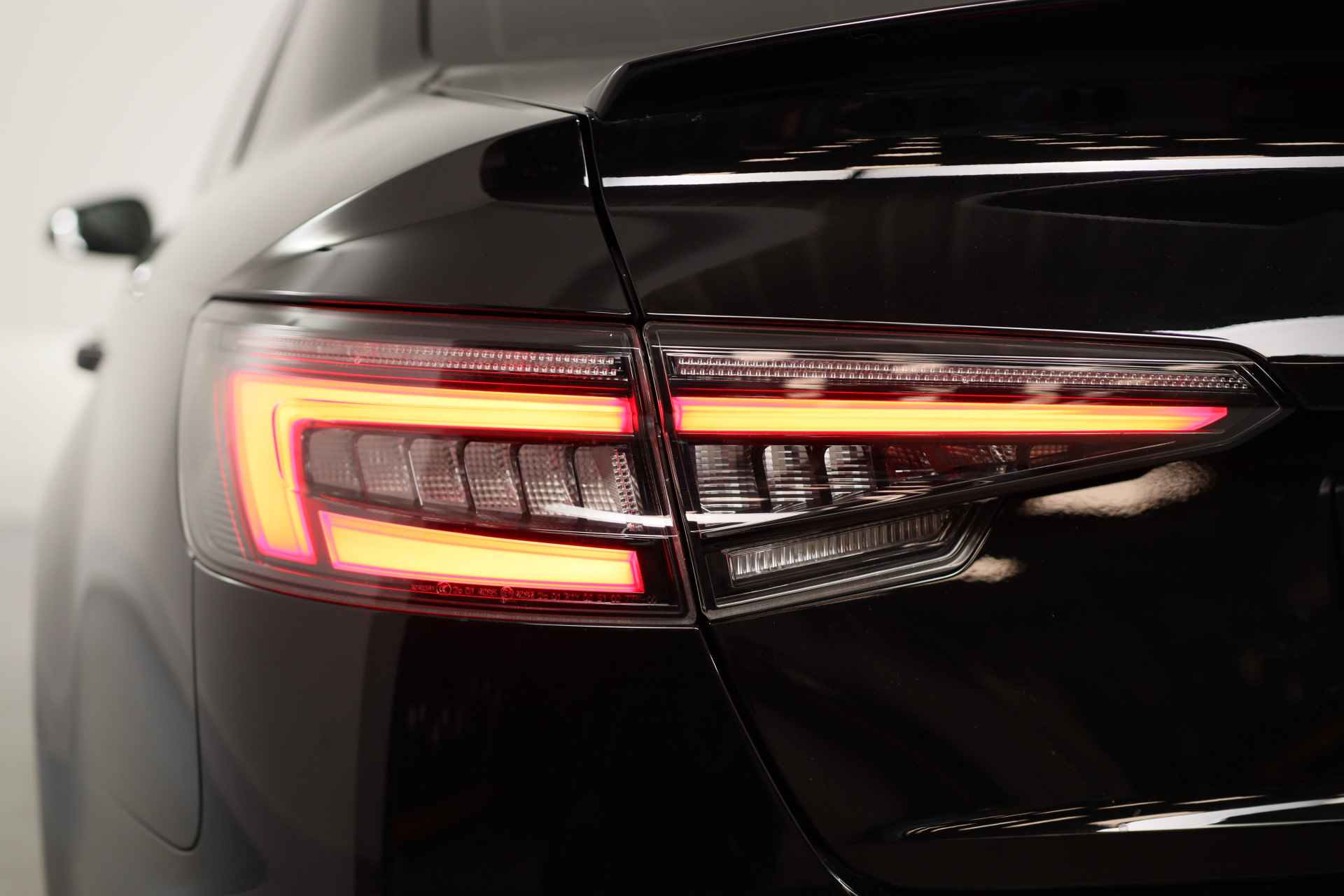 Audi A4 Limousine 35 TFSI Design Pro Line | Leder | Navi | Stoelverwarming | ECC | Keyless | Cruise | LED | 18'' Lichtmetalen Velgen - 24/52