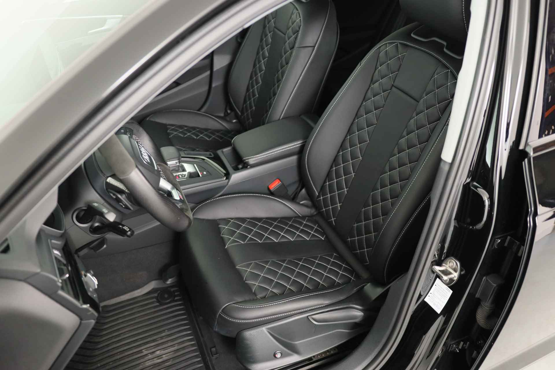 Audi A4 Limousine 35 TFSI Design Pro Line | Leder | Navi | Stoelverwarming | ECC | Keyless | Cruise | LED | 18'' Lichtmetalen Velgen - 39/52