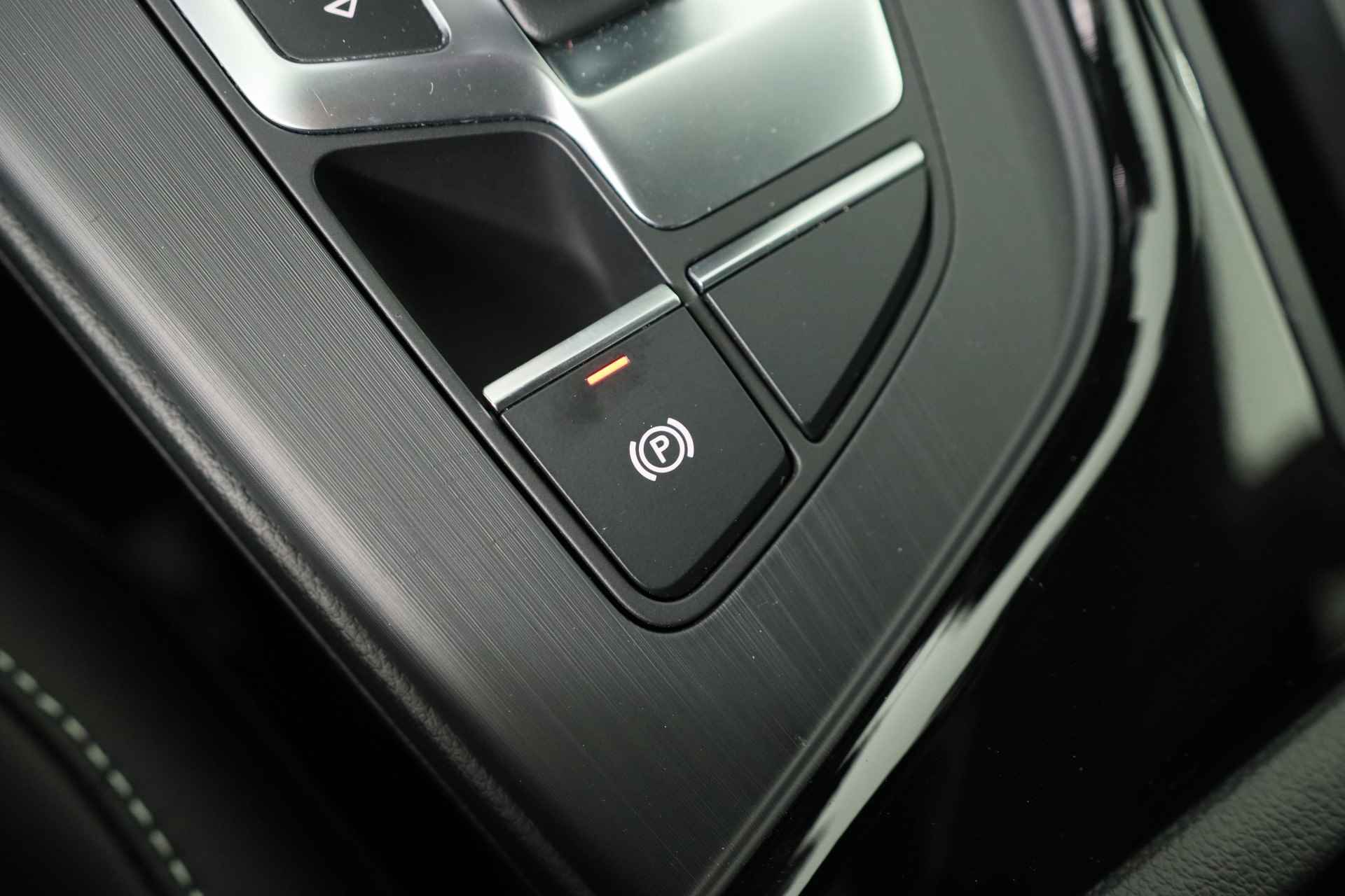 Audi A4 Limousine 35 TFSI Design Pro Line | Leder | Navi | Stoelverwarming | ECC | Keyless | Cruise | LED | 18'' Lichtmetalen Velgen - 46/52
