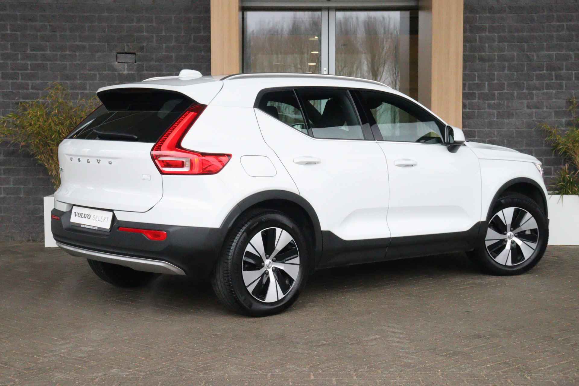 Volvo XC40 T4 Recharge Inscription | Schuifdak | Parkeercamera | Keyless Drive | Parkeersensoren voor+achter | - 3/41