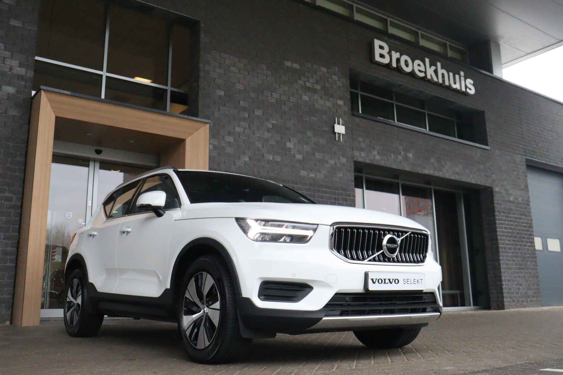 Volvo XC40 T4 Recharge Inscription | Schuifdak | Parkeercamera | Keyless Drive | Parkeersensoren voor+achter | - 5/41