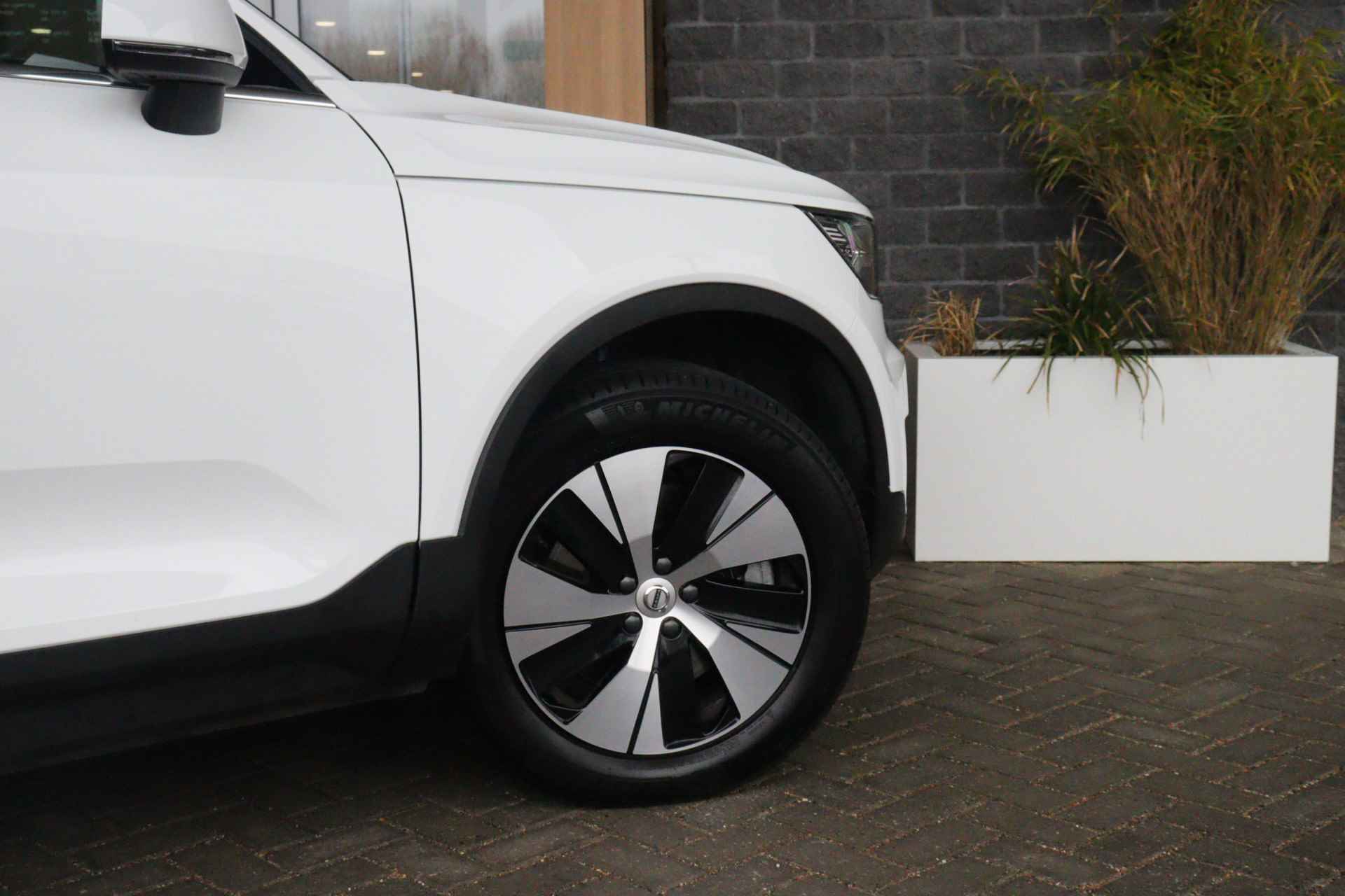 Volvo XC40 T4 Recharge Inscription | Schuifdak | Parkeercamera | Keyless Drive | Parkeersensoren voor+achter | - 7/41