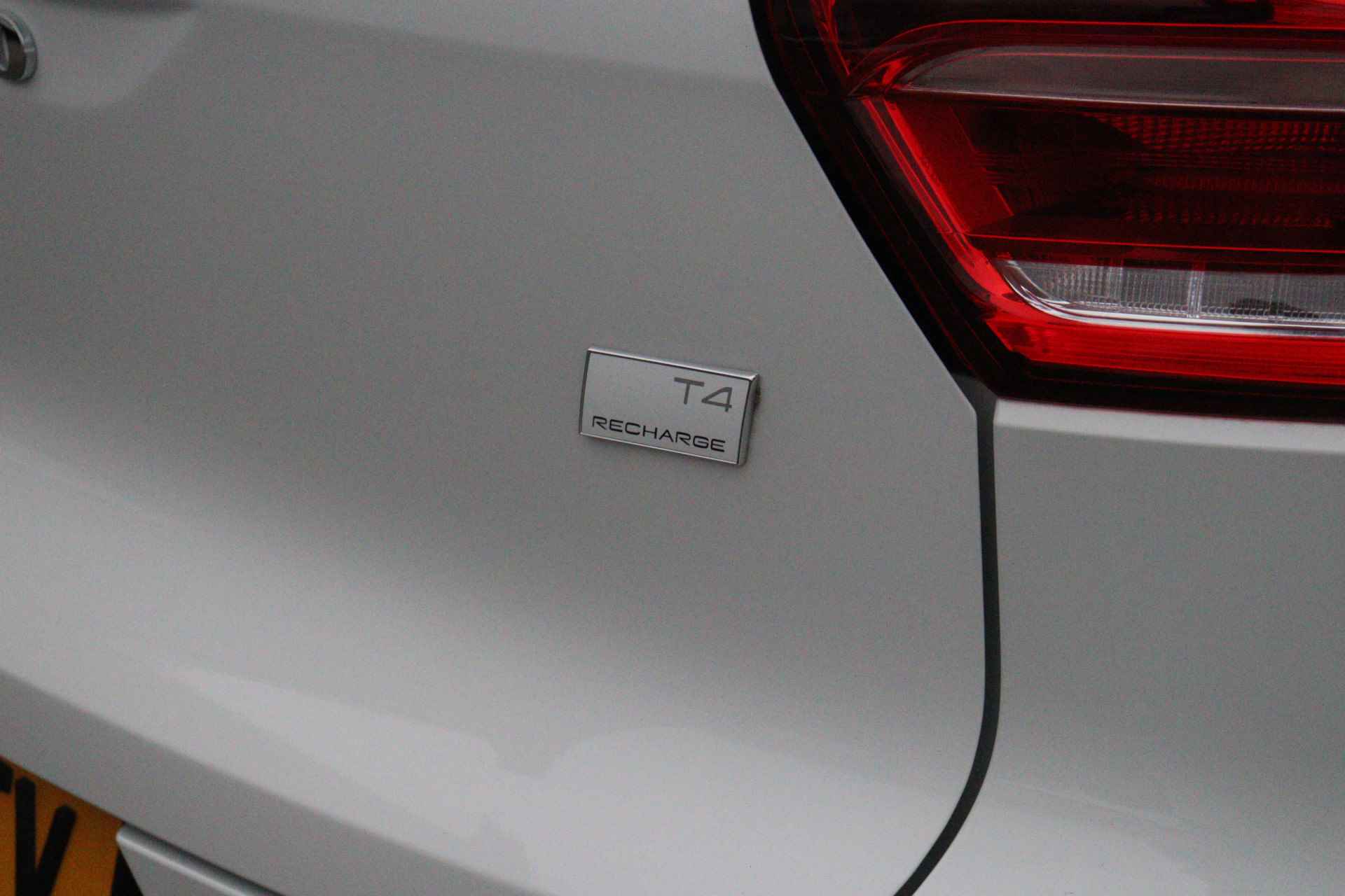 Volvo XC40 T4 Recharge Inscription | Schuifdak | Parkeercamera | Keyless Drive | Parkeersensoren voor+achter | - 40/41