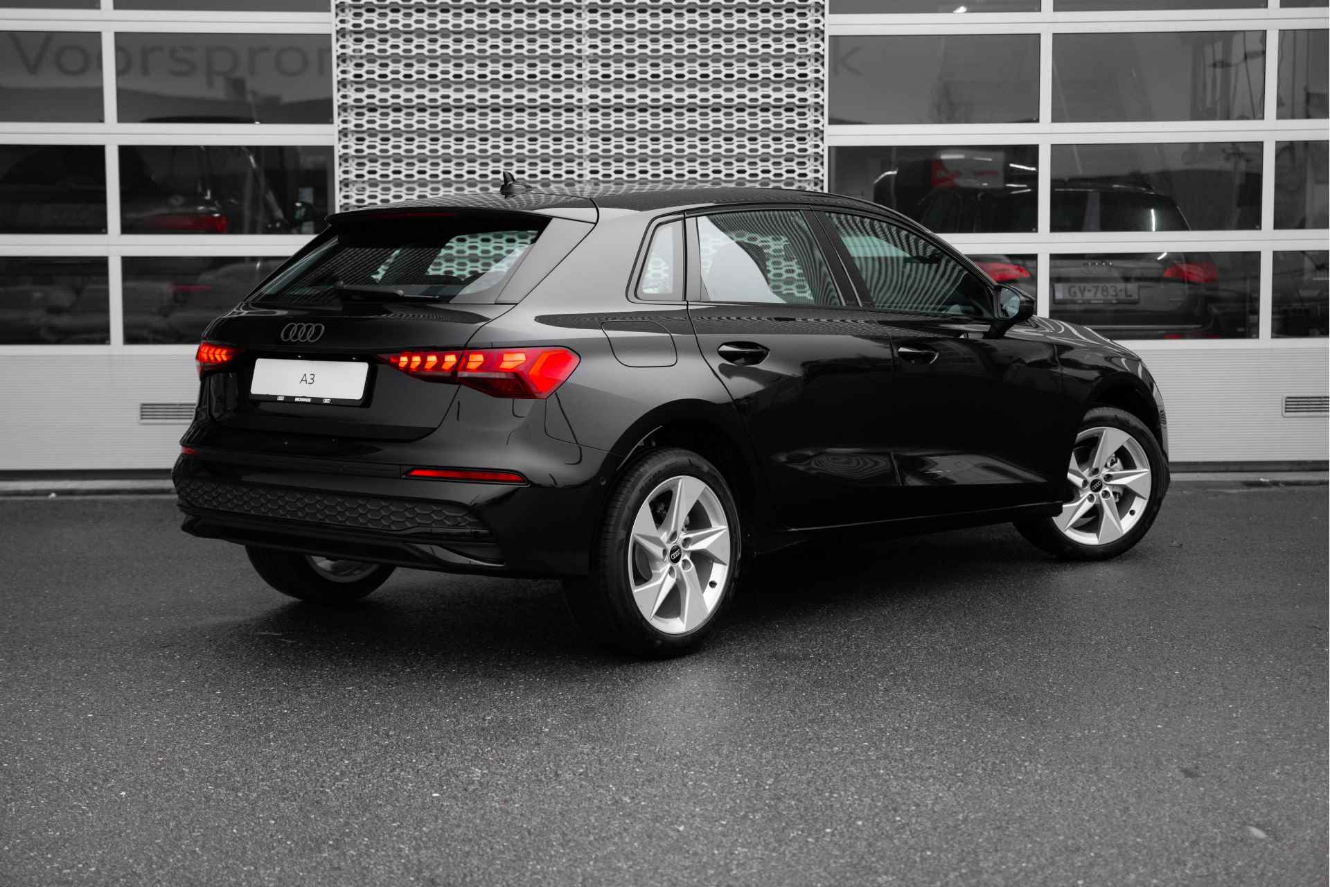 Audi A3 Sportback 30 TFSI Advanced edition | Zwart optiek - 3/44