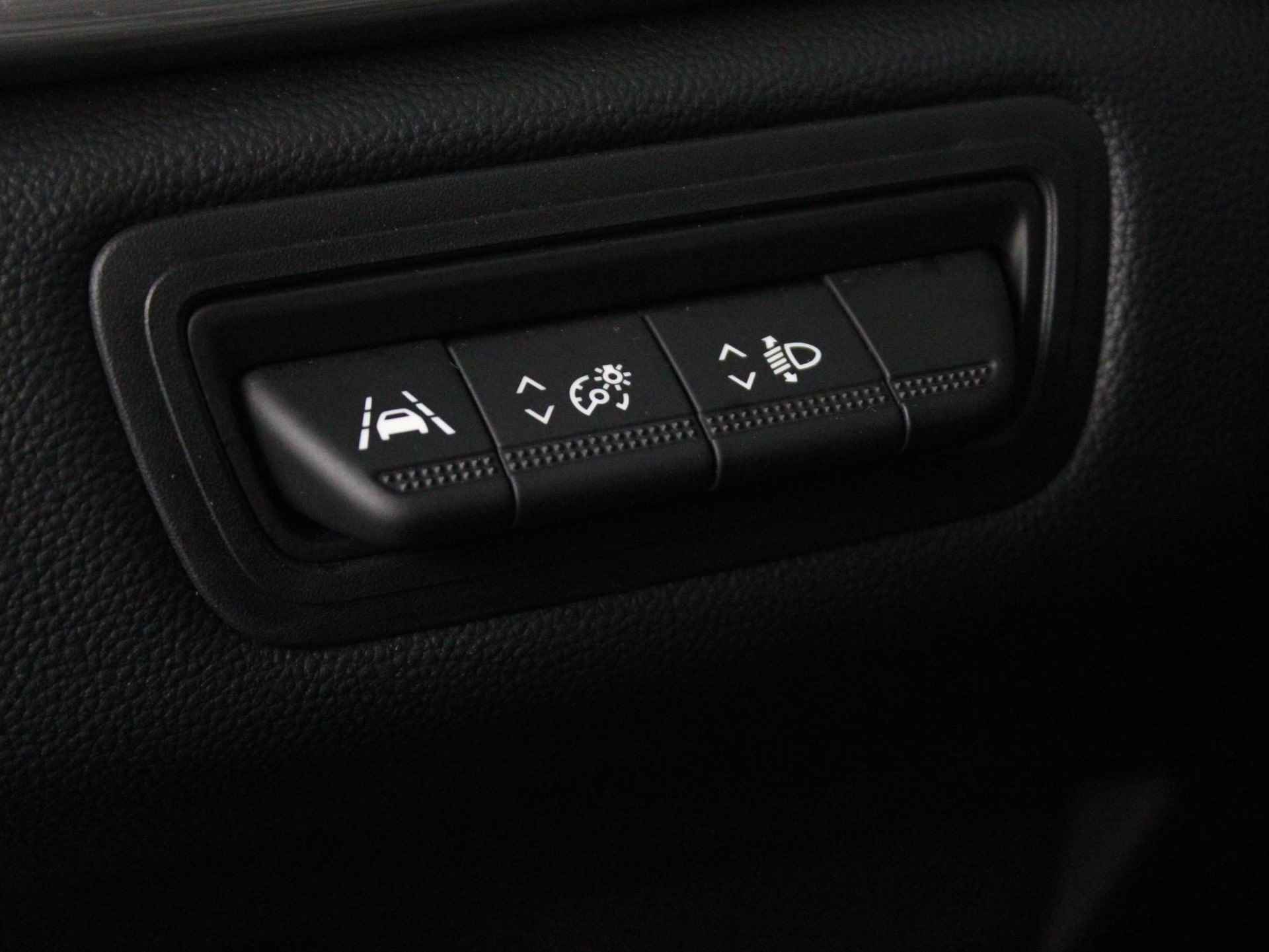 Renault Captur 1.0 TCe 90 Intens | Navi 9,3" | Clima | Cruise | Trekhaak | LM velgen 18" | PDC V+A + Camera | Apple Carplay/Android Auto - 28/47