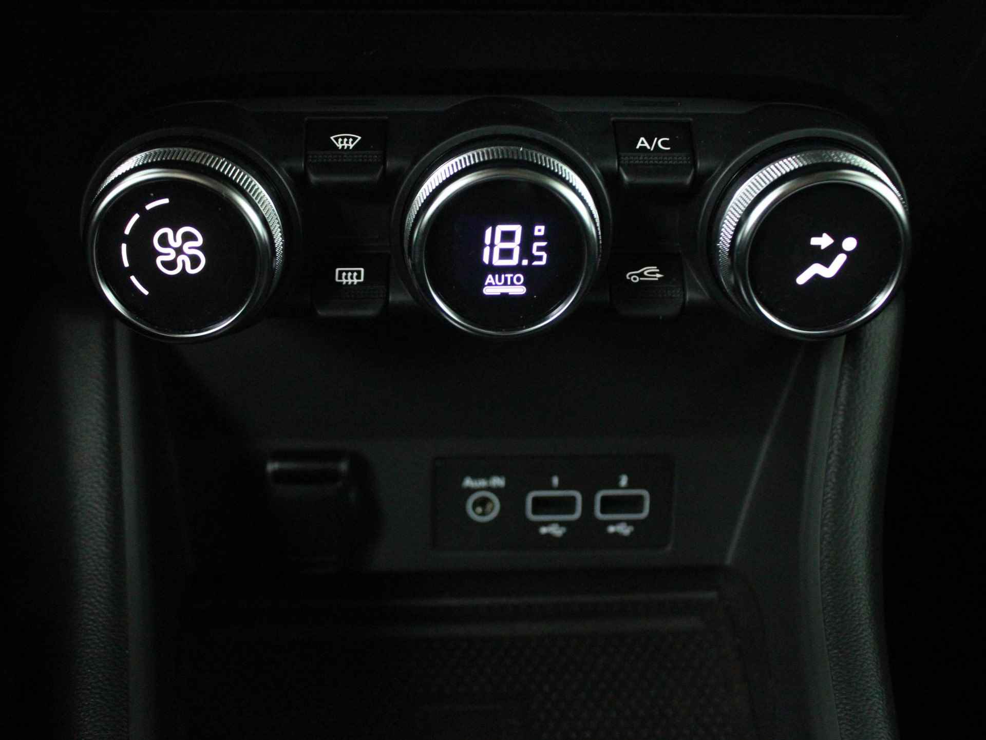 Renault Captur 1.0 TCe 90 Intens | Navi 9,3" | Clima | Cruise | Trekhaak | LM velgen 18" | PDC V+A + Camera | Apple Carplay/Android Auto - 45/47