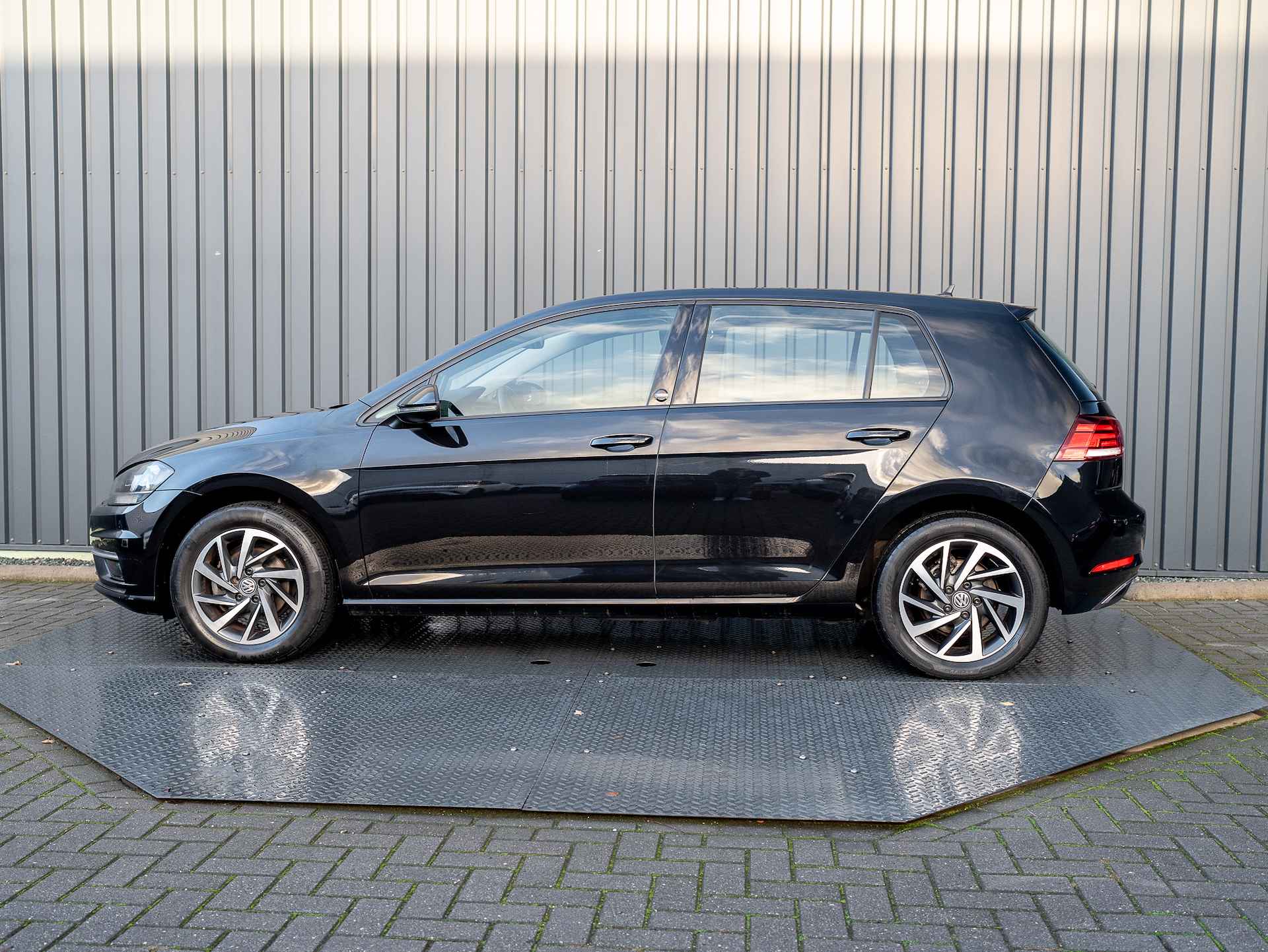 Volkswagen Golf 1.0 TSI Comfortline Business | Camera | Adapt. Cruise | Navi | Apple Carplay | Prijs Rijklaar!! - 4/46