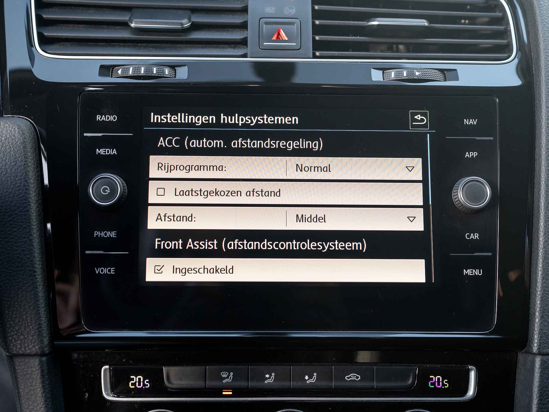 Volkswagen Golf 1.0 TSI Comfortline Business | Camera | Adapt. Cruise | Navi | Apple Carplay | Prijs Rijklaar!! - 30/46