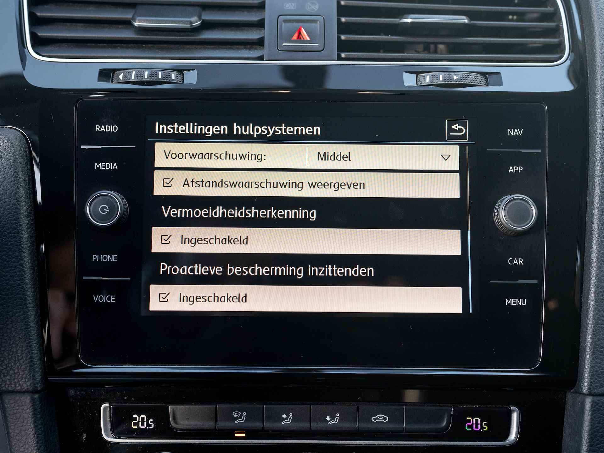 Volkswagen Golf 1.0 TSI Comfortline Business | Camera | Adapt. Cruise | Navi | Apple Carplay | Prijs Rijklaar!! - 32/46