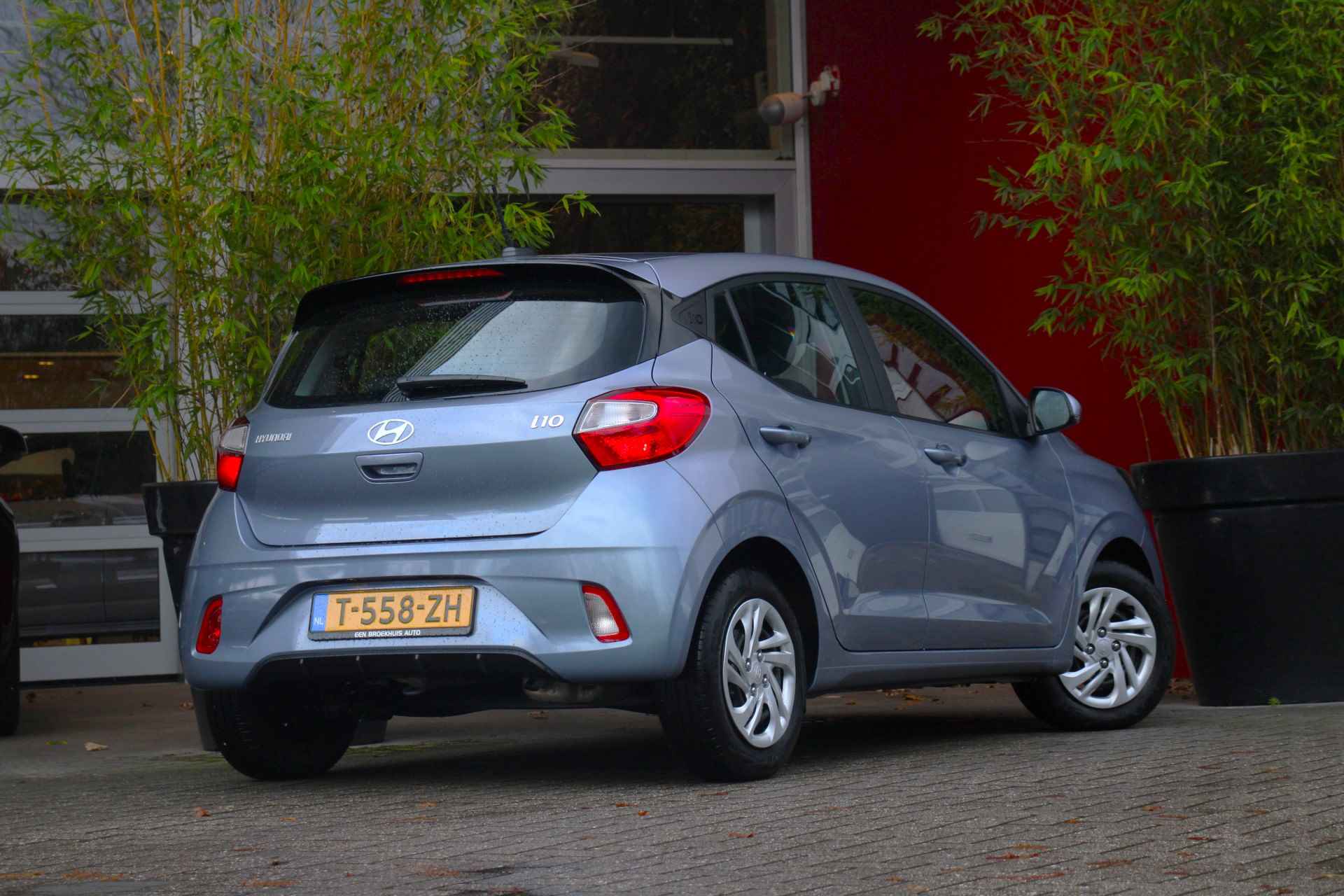 Hyundai i10 1.0 Comfort | CarPlay | DAB | Lane Keeping | Airco - 2/18