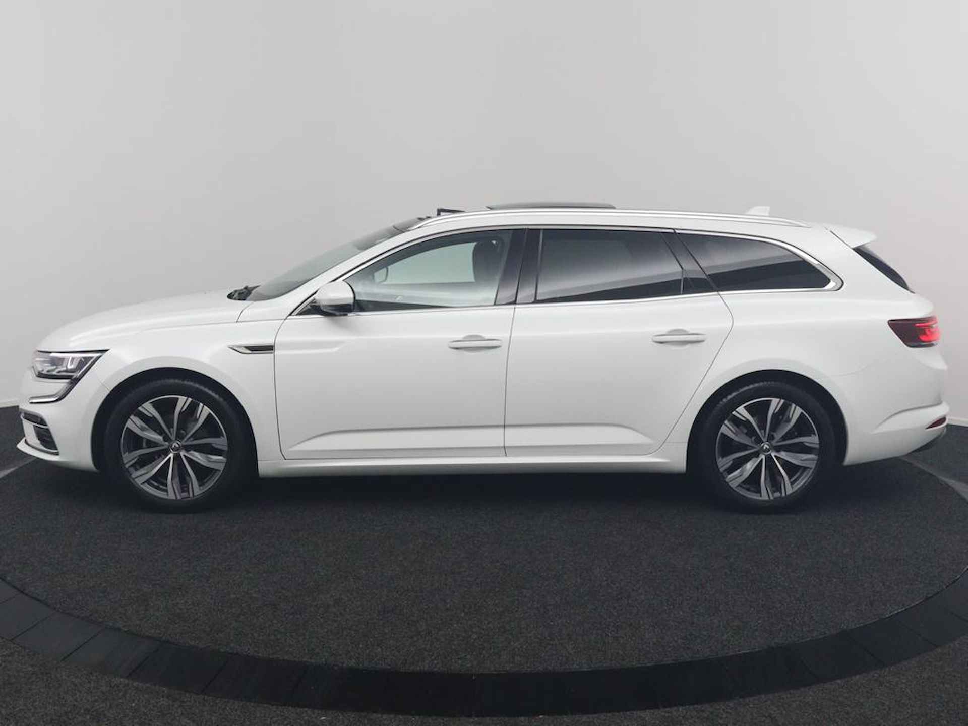 Renault Talisman Estate 1.3 TCe Business Intens | Trekhaak | Schuif/ Kanteldak | Bose Premium Audio | FACELIFT | LED Koplampen | 18'' Lichtmetalen Velgen | Parelmoer Lak | Origineel Nederlands | Nationale Auto Pas | - 2/47