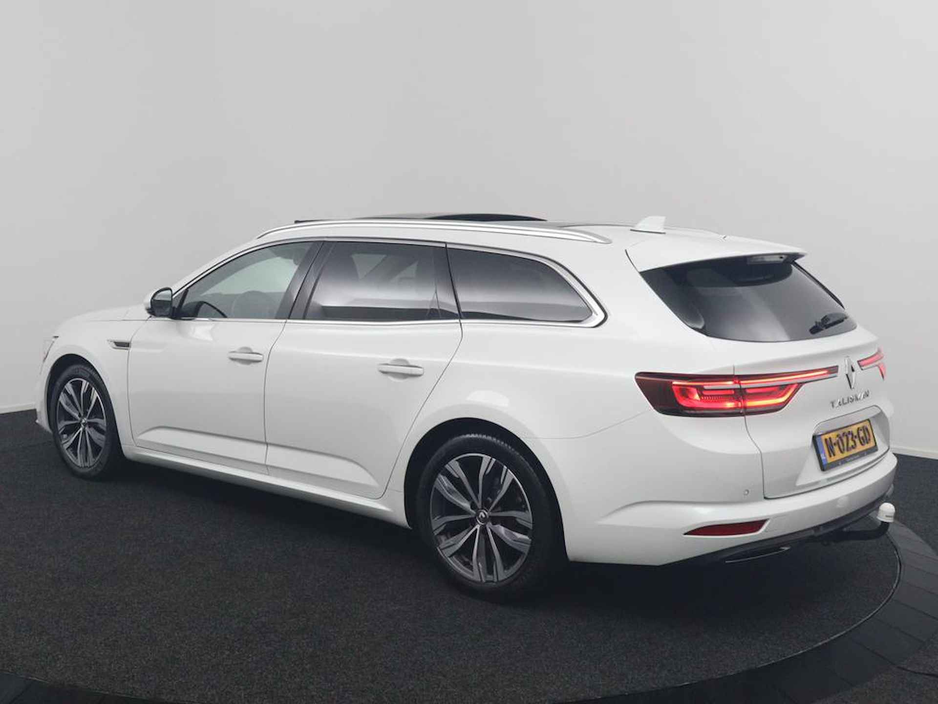 Renault Talisman Estate 1.3 TCe Business Intens | Trekhaak | Schuif/ Kanteldak | Bose Premium Audio | FACELIFT | LED Koplampen | 18'' Lichtmetalen Velgen | Parelmoer Lak | Origineel Nederlands | Nationale Auto Pas | - 3/47