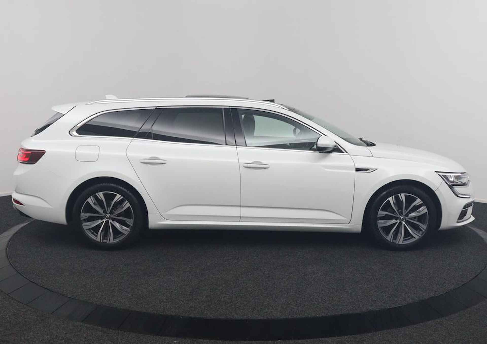 Renault Talisman Estate 1.3 TCe Business Intens | Trekhaak | Schuif/ Kanteldak | Bose Premium Audio | FACELIFT | LED Koplampen | 18'' Lichtmetalen Velgen | Parelmoer Lak | Origineel Nederlands | Nationale Auto Pas | - 6/47