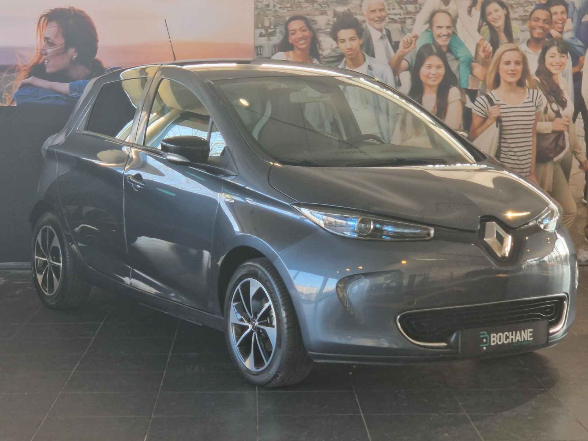 Renault ZOE R110 Iconic 41 kWh (ex Accu) NAVIGATIE | ACHTERUITRIJCAMERA | PARKEERSENSOREN ACHTER | CLIMATE CONTROL - 4/24