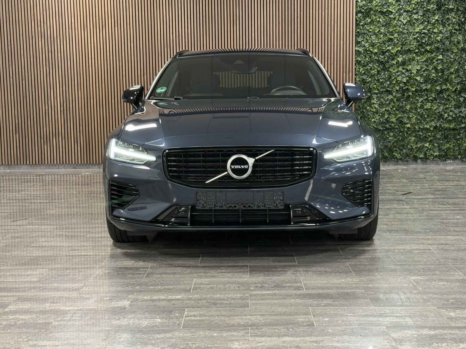 Volvo V60 T6 AWD Recharge R-Design | Stoel en Stuurwielverwarming | Parkeercamera | BLIS Dode Hoek Detectie | Bestuurdersstoel elektrisch - 6/30