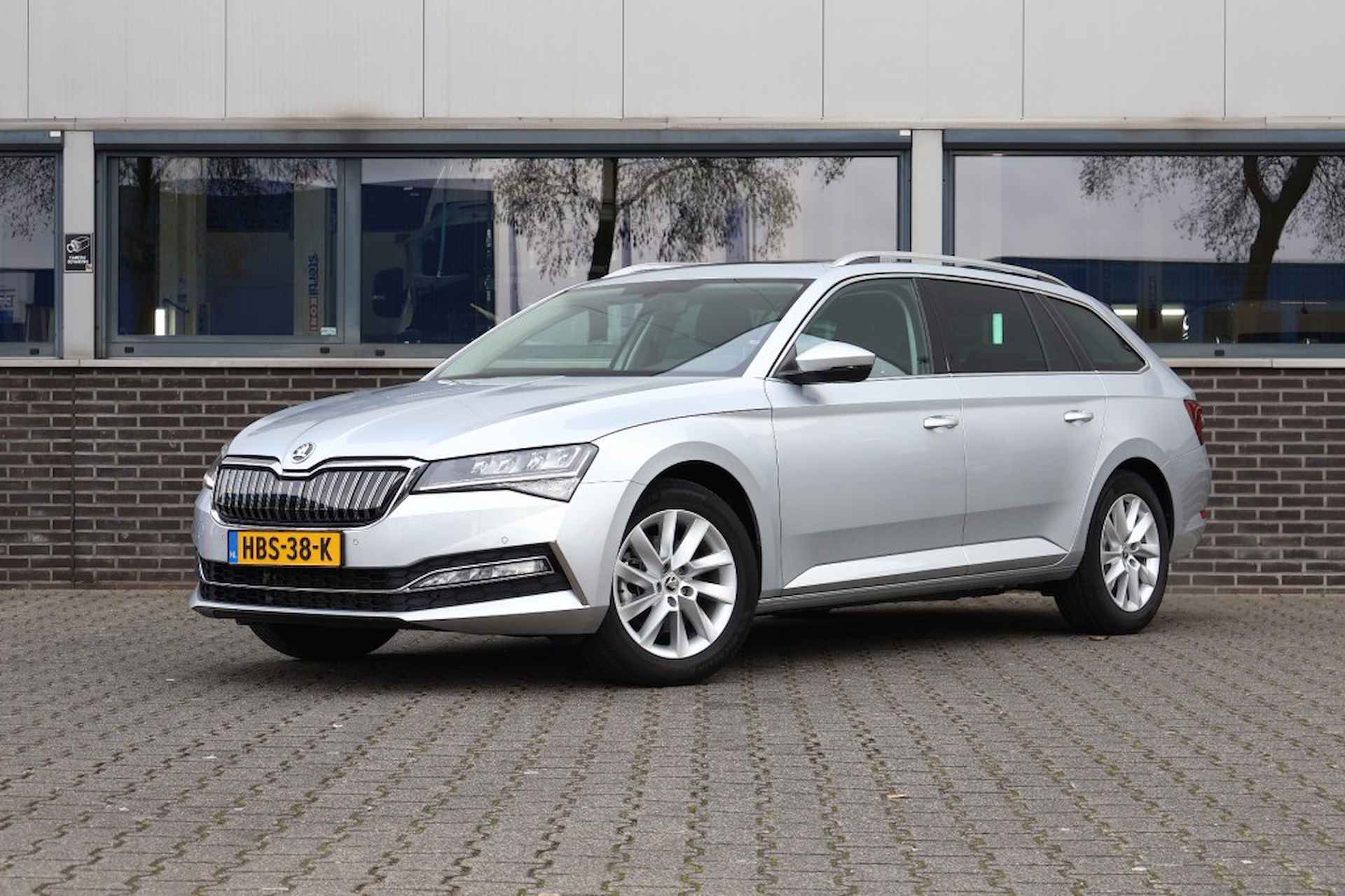 SKODA Superb 1.4 TSI IV Plugin Bus. Edition - Panorama dak - LED - CruiseCont - 2/25