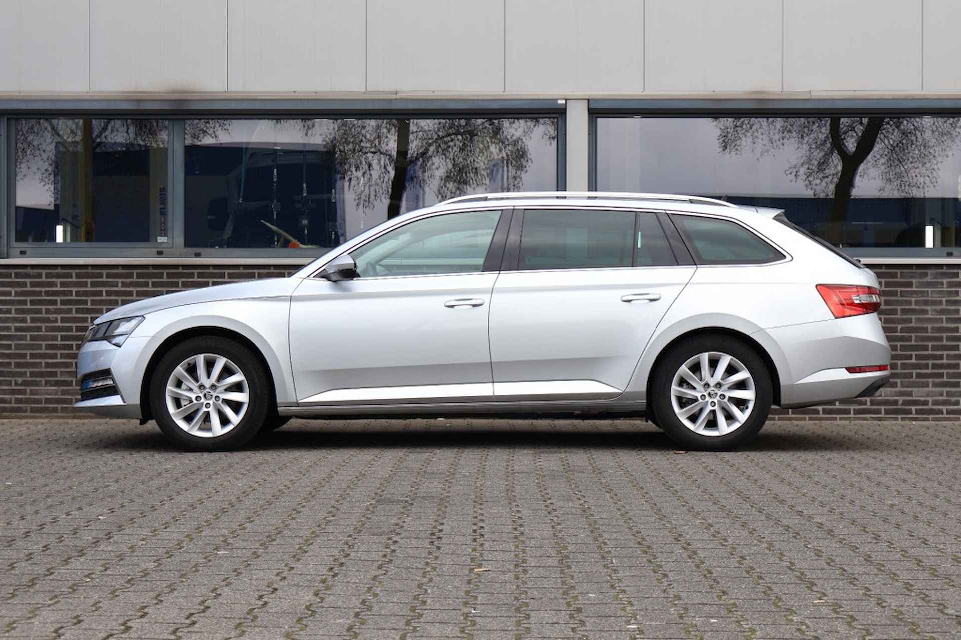 SKODA Superb 1.4 TSI IV Plugin Bus. Edition - Panorama dak - LED - CruiseCont - 6/25